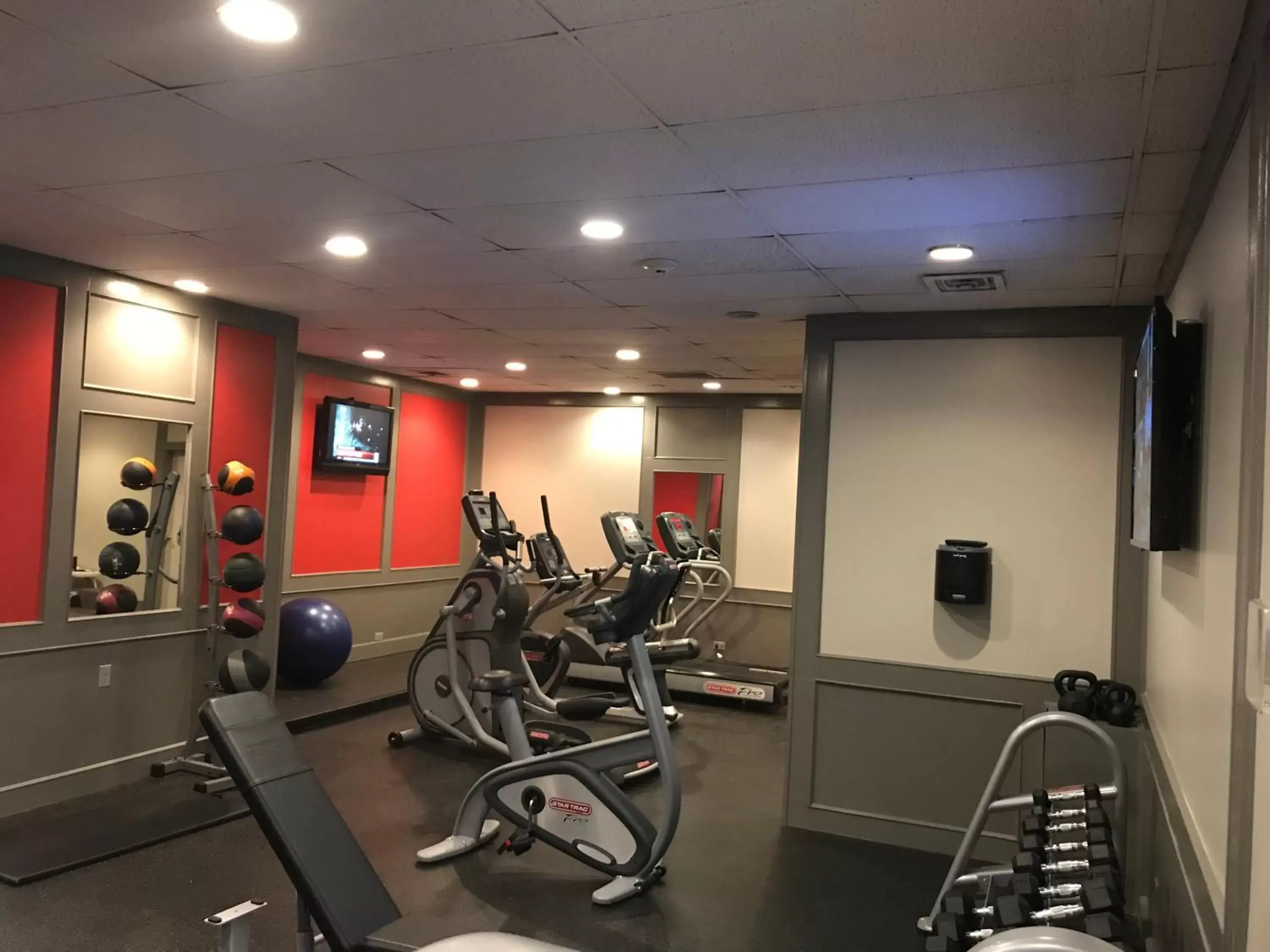 Fitness centre/facilities, Fitness Center/Facilities in Ramada Plaza by Wyndham Calgary Downtown