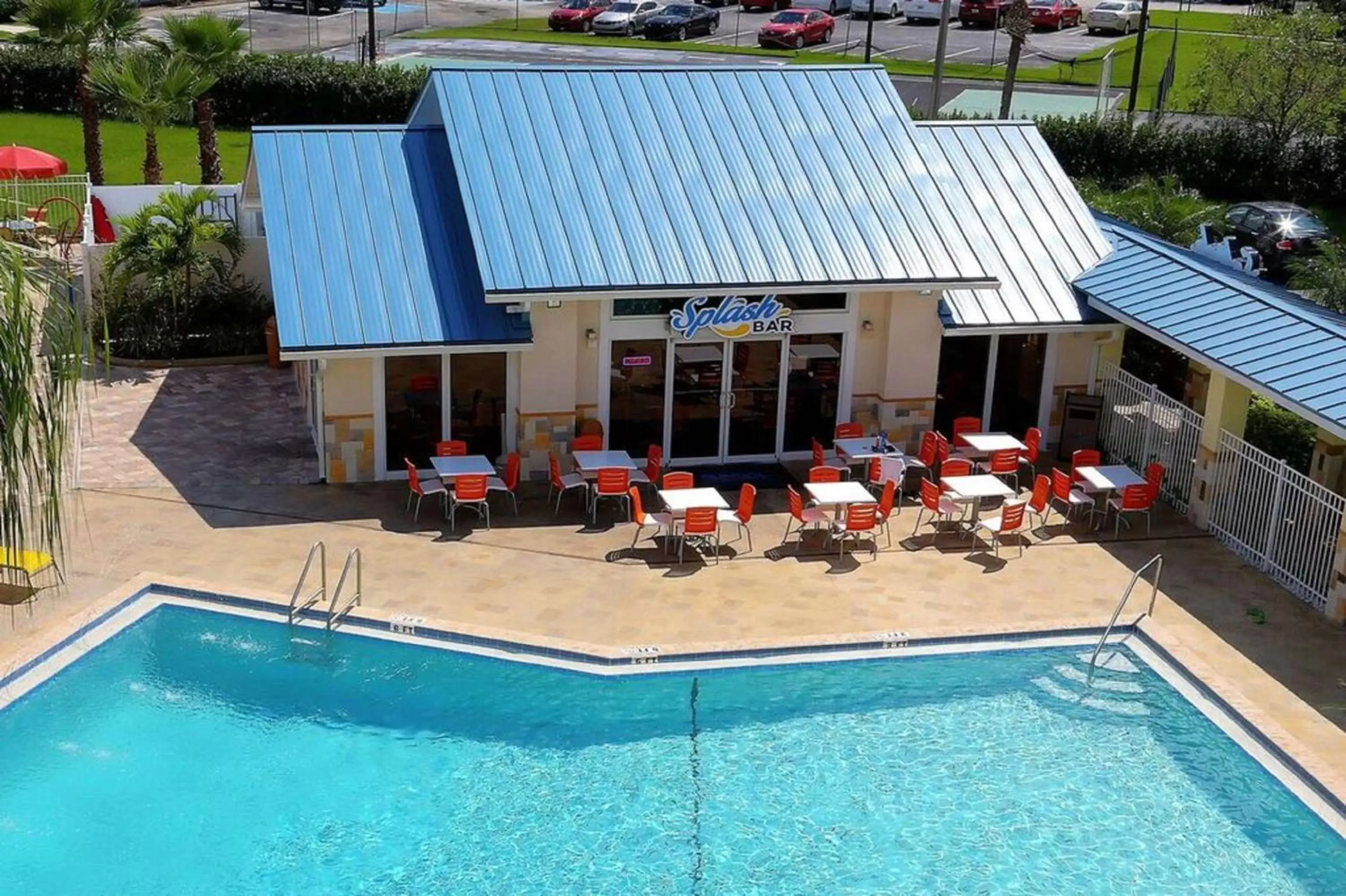 Restaurant/places to eat, Swimming Pool in SureStay Plus by Best Western Orlando International Drive