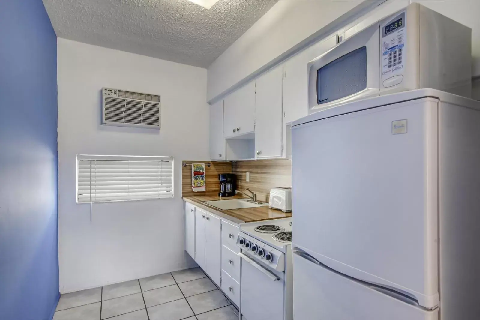 Kitchen or kitchenette, Kitchen/Kitchenette in Blue Strawberry by the Sea