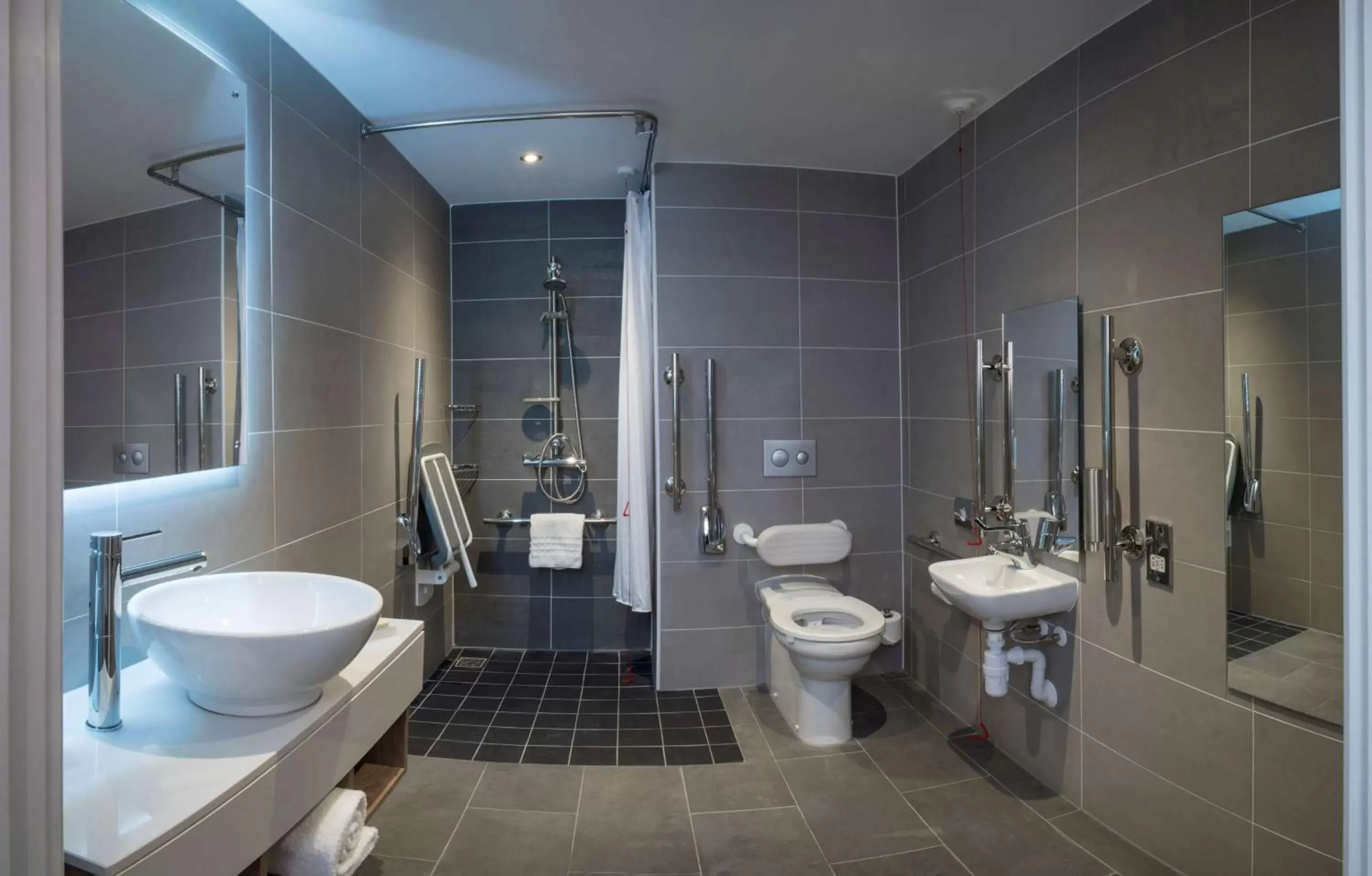 Bathroom in Hilton Garden Inn Manchester Emirates Old Trafford