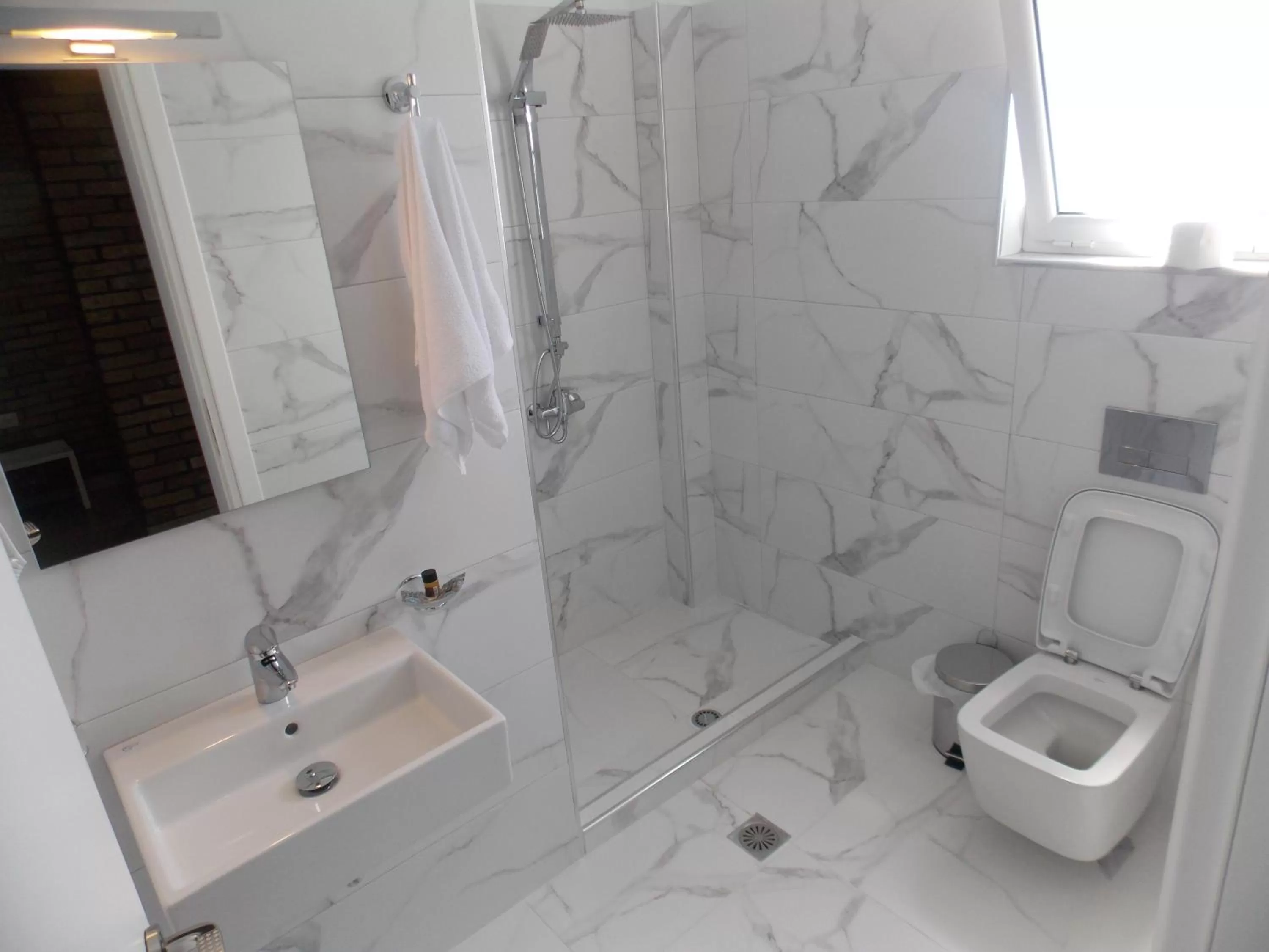 Shower in Hotel Piccolino