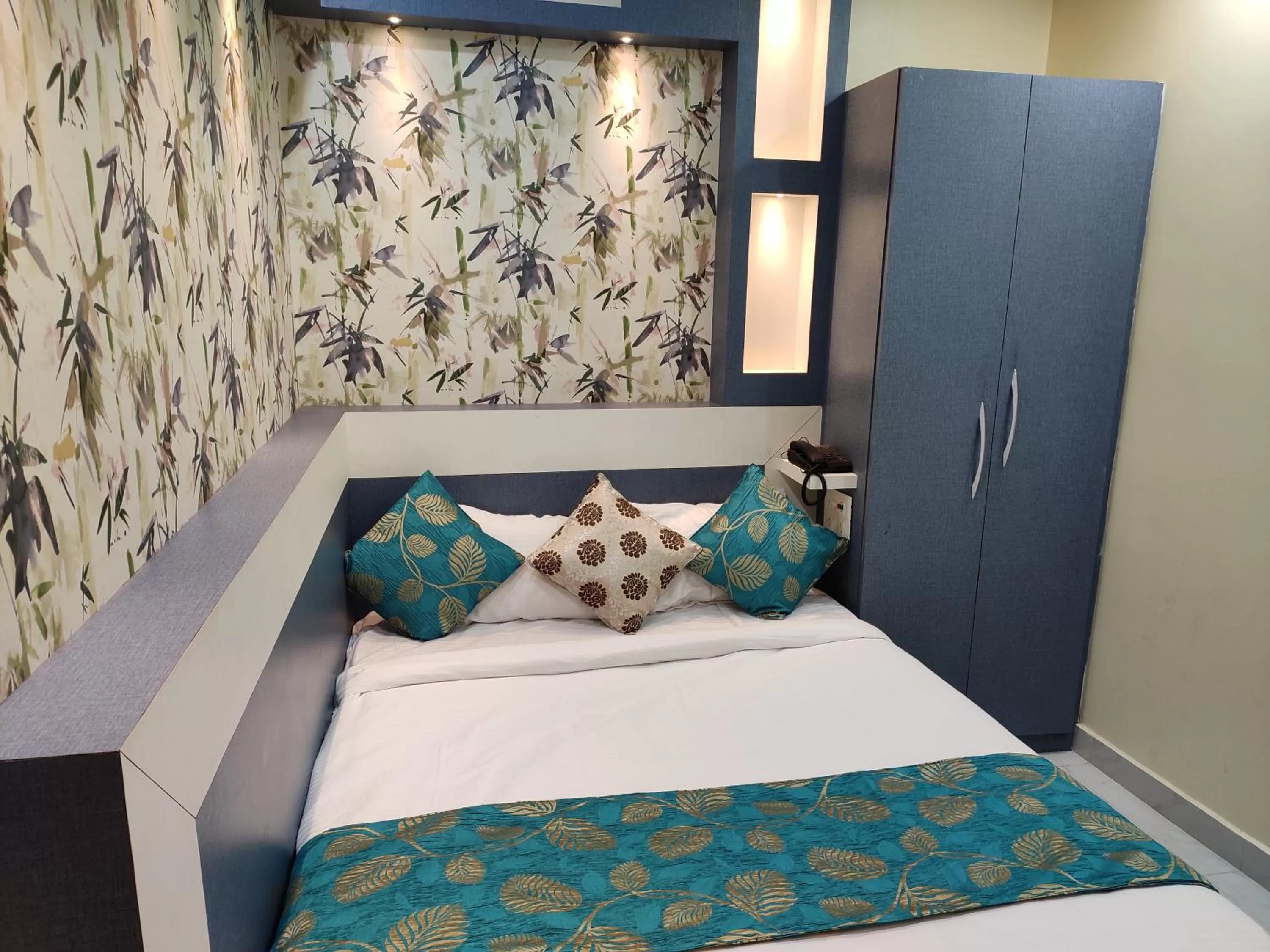 Bed in HOTEL CENTRAL SQUARE "A Couple Friendly Hotel"