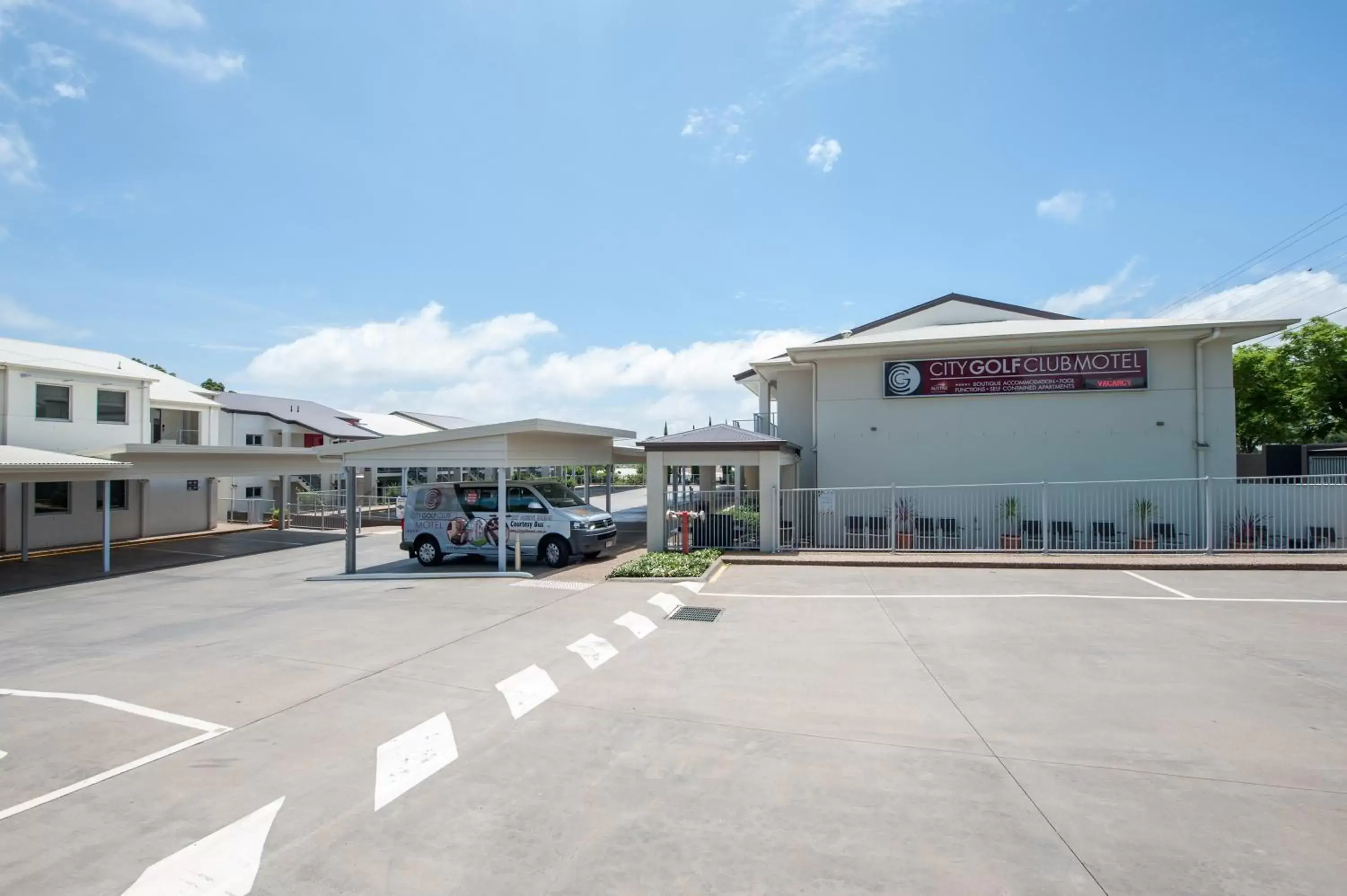 Property Building in City Golf Club Motel