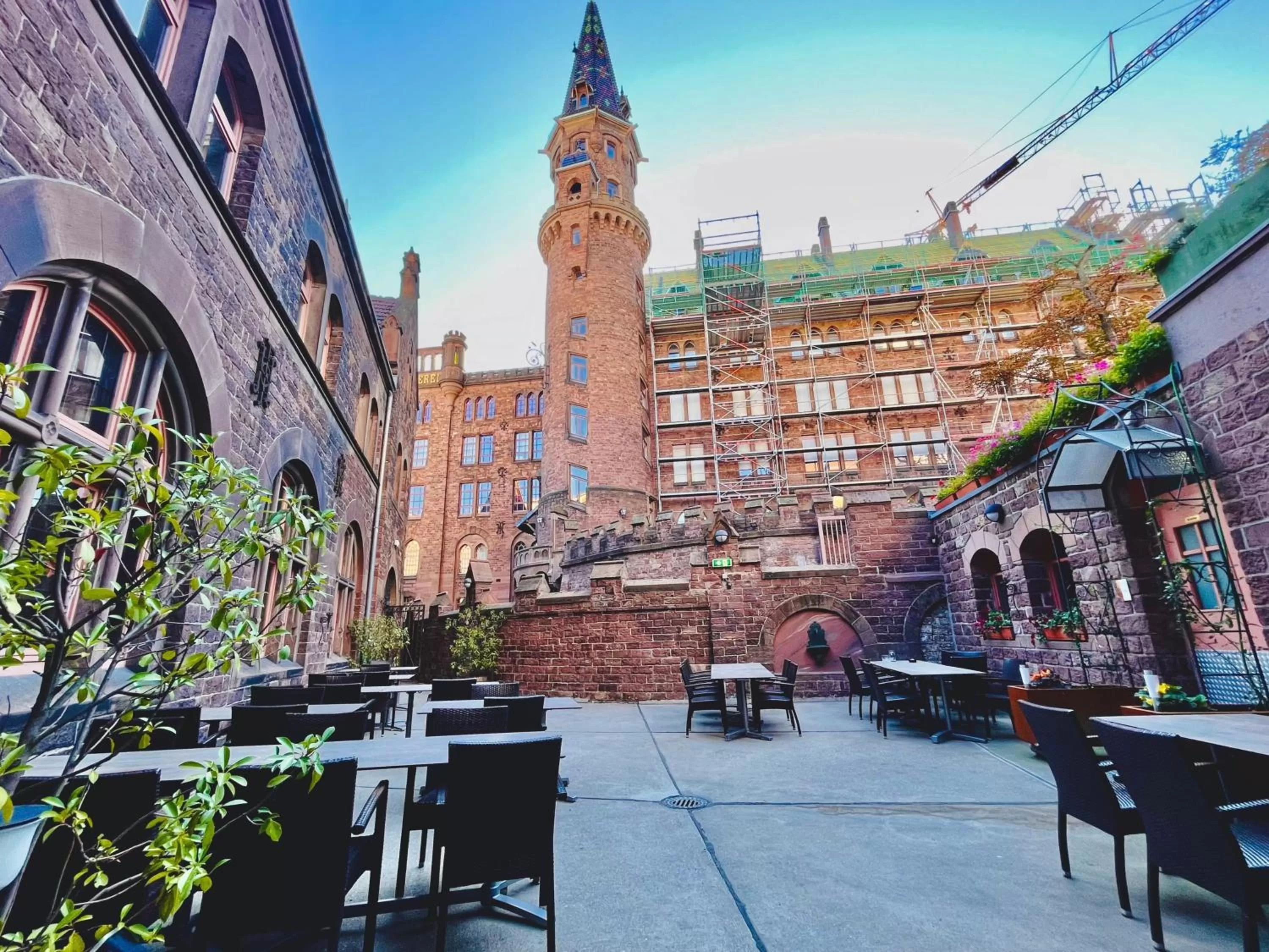 Inner courtyard view in Hotel Hoepfner Burghof
