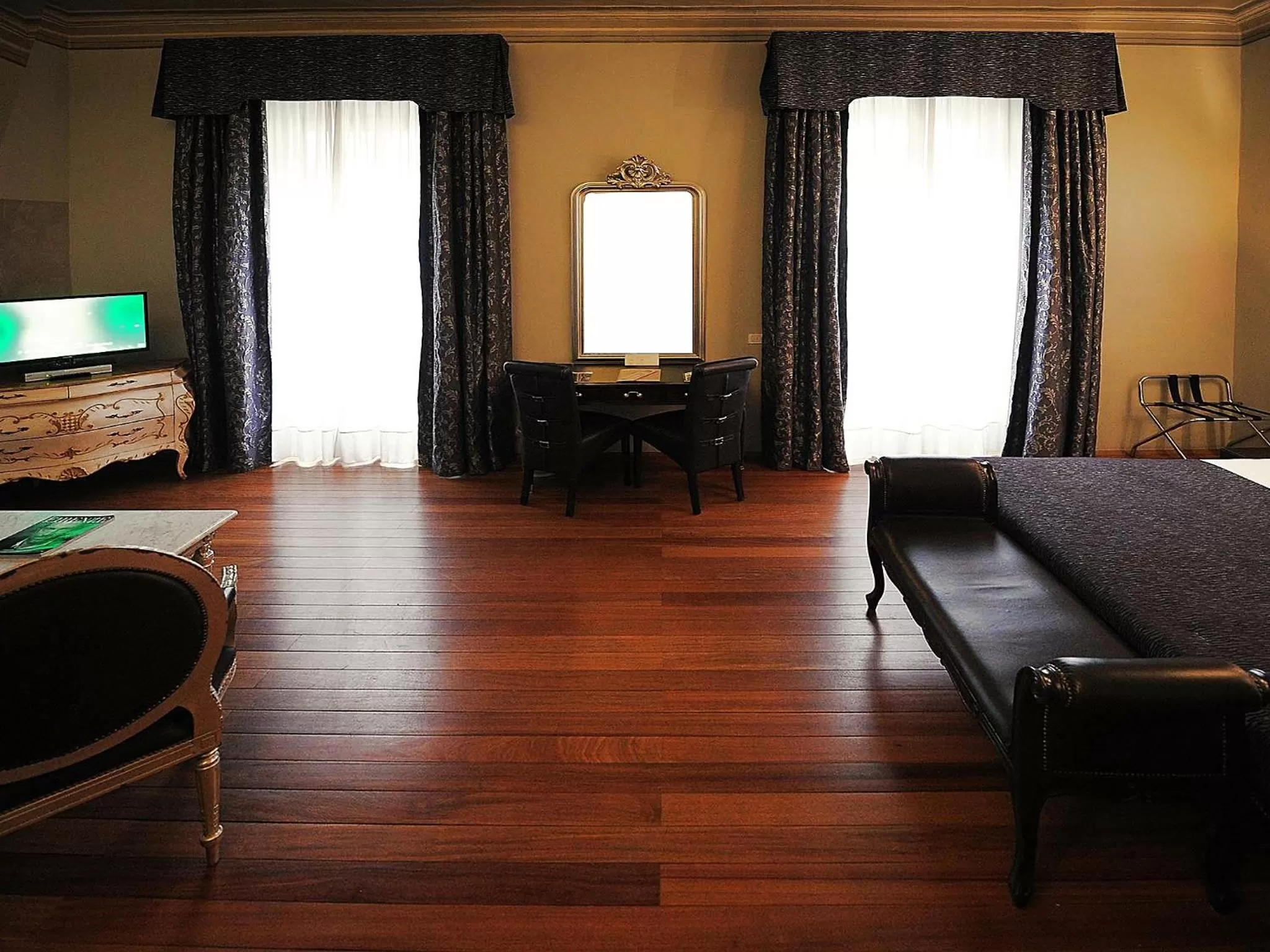 Photo of the whole room in Borghese Palace Art Hotel