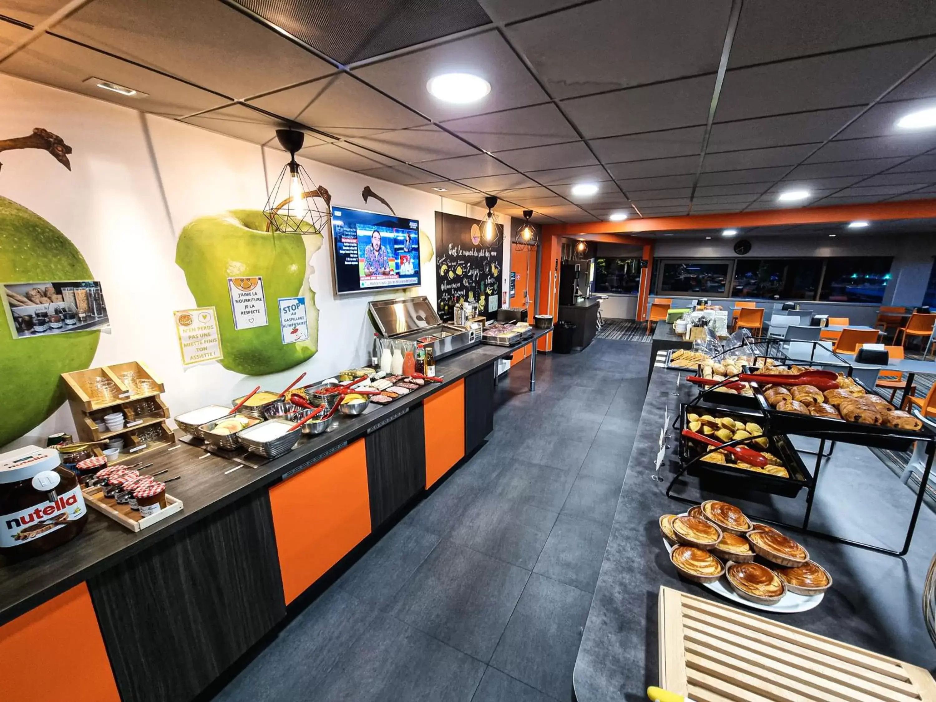 Breakfast, Restaurant/Places to Eat in ibis Styles Caen centre gare