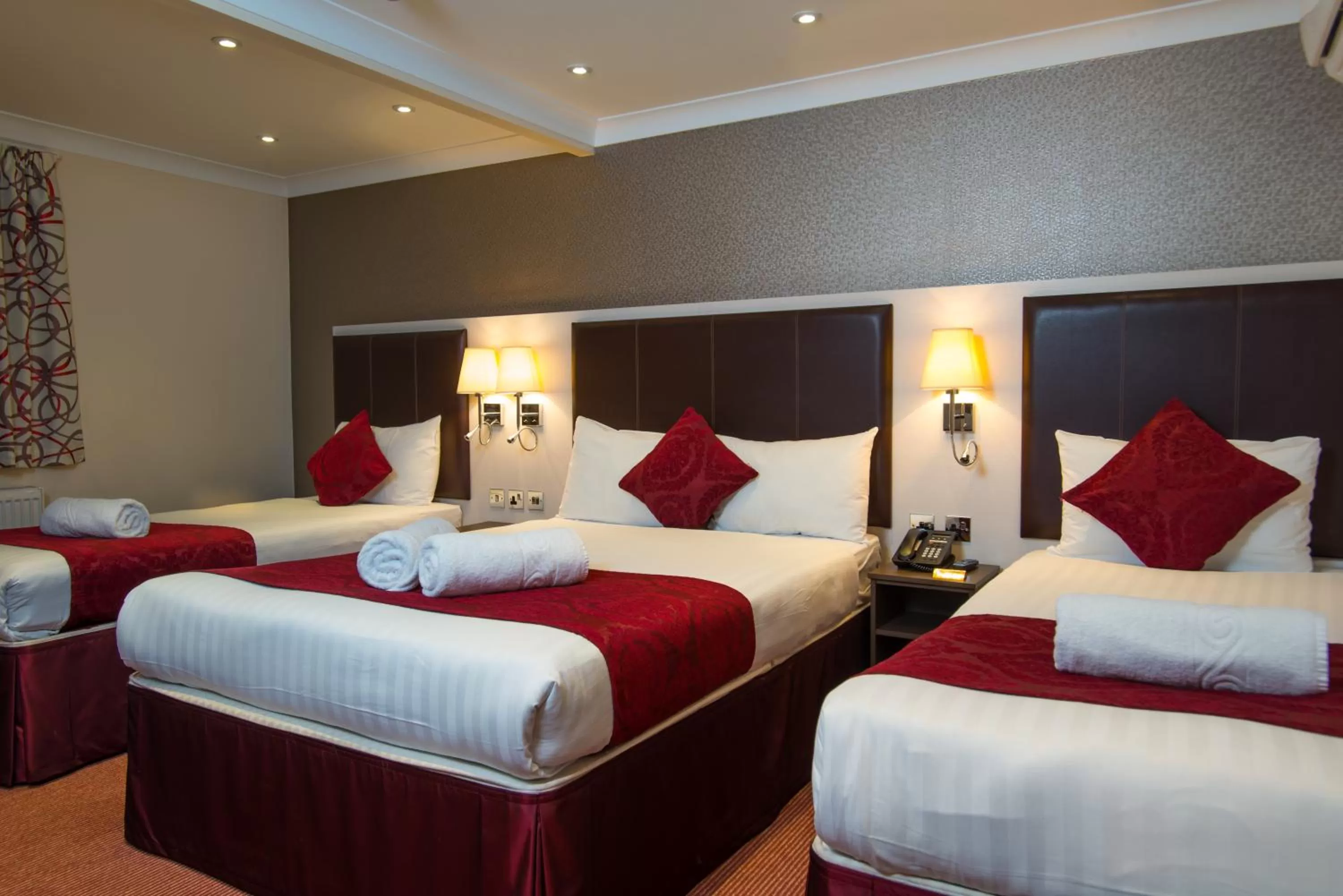 Bedroom, Bed in Best Western Buckingham Palace Rd