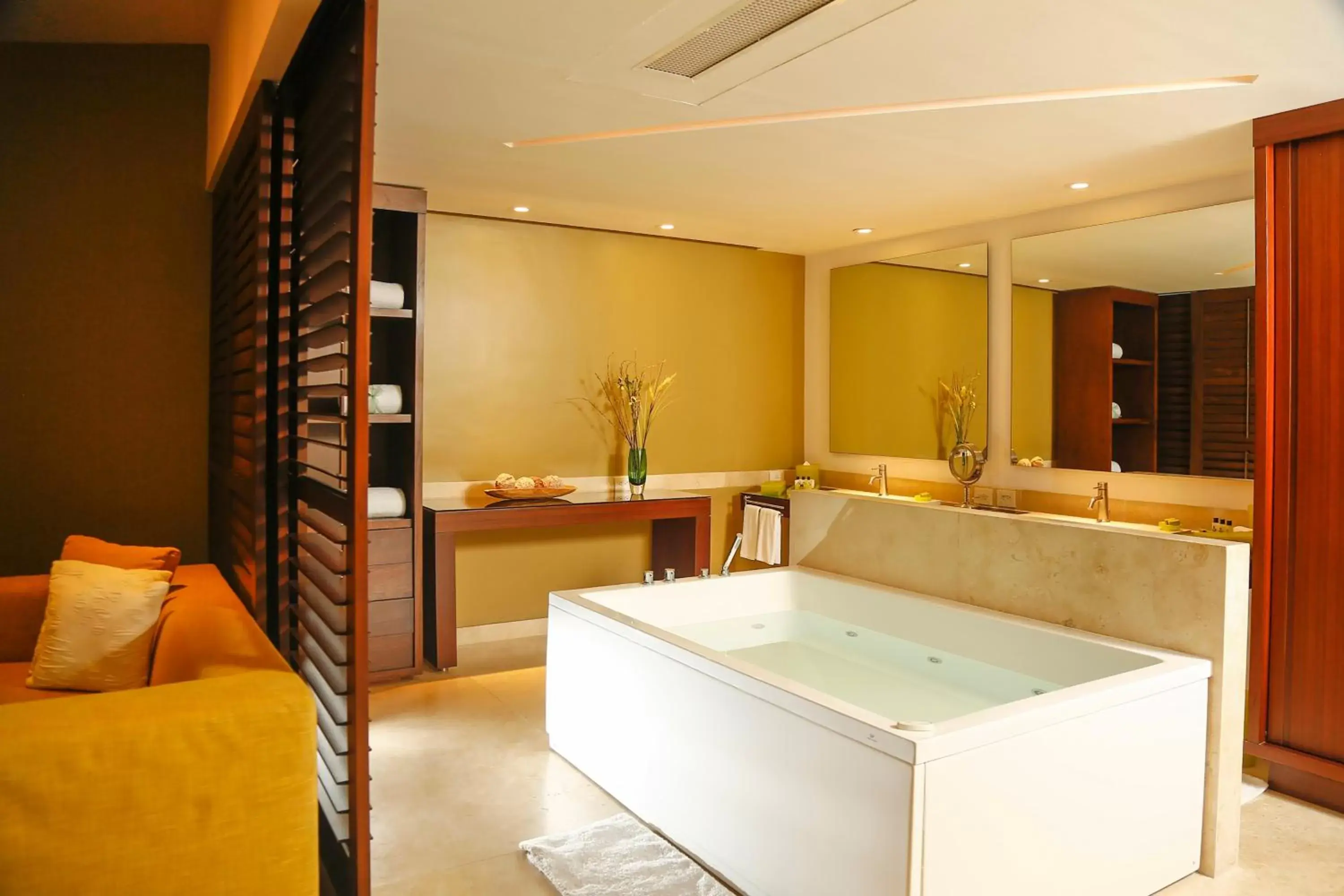 Bathroom in InterContinental Presidente Cancun Resort
