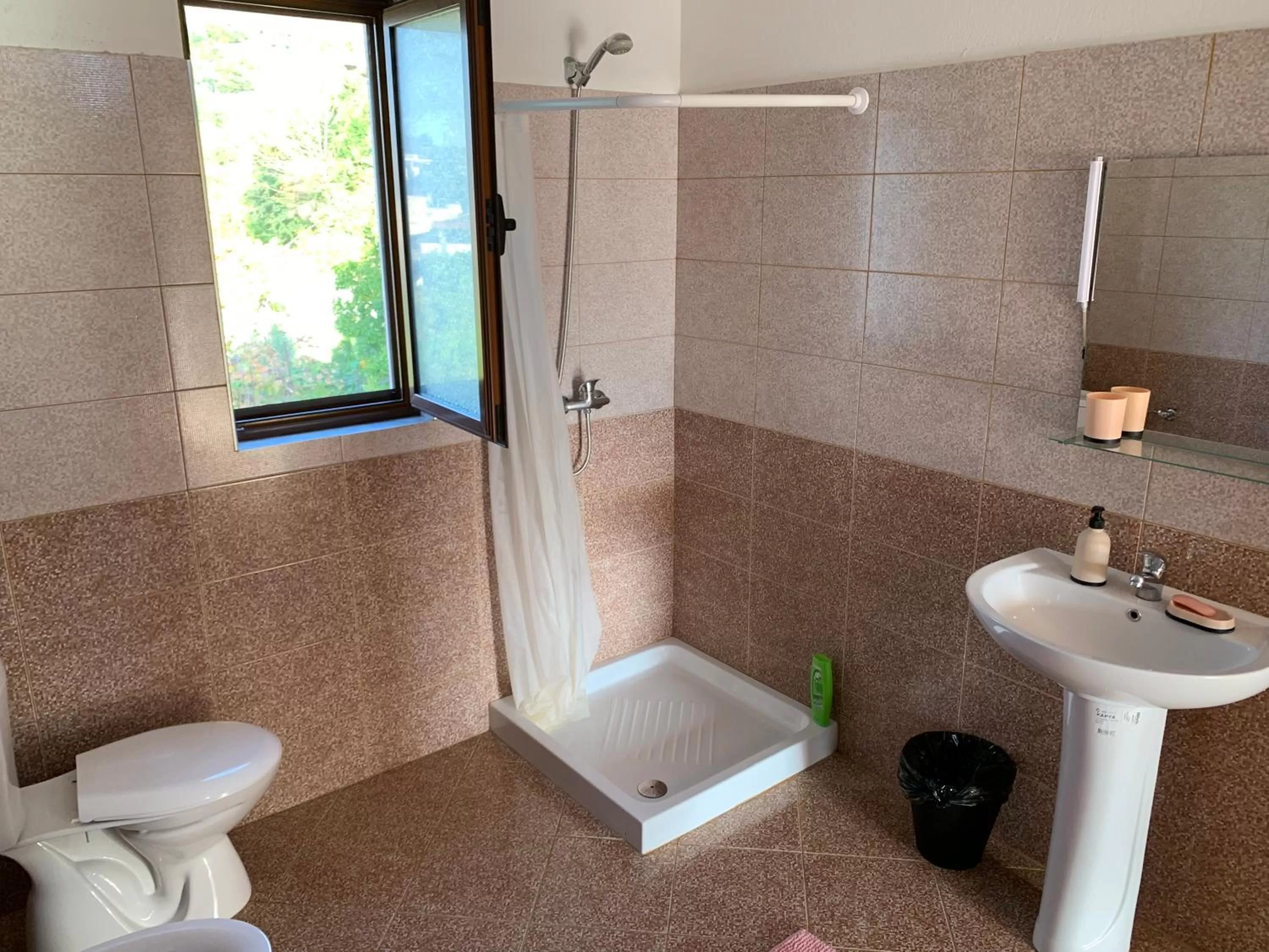 Bathroom in Guesthouse Villa Rosa Berat