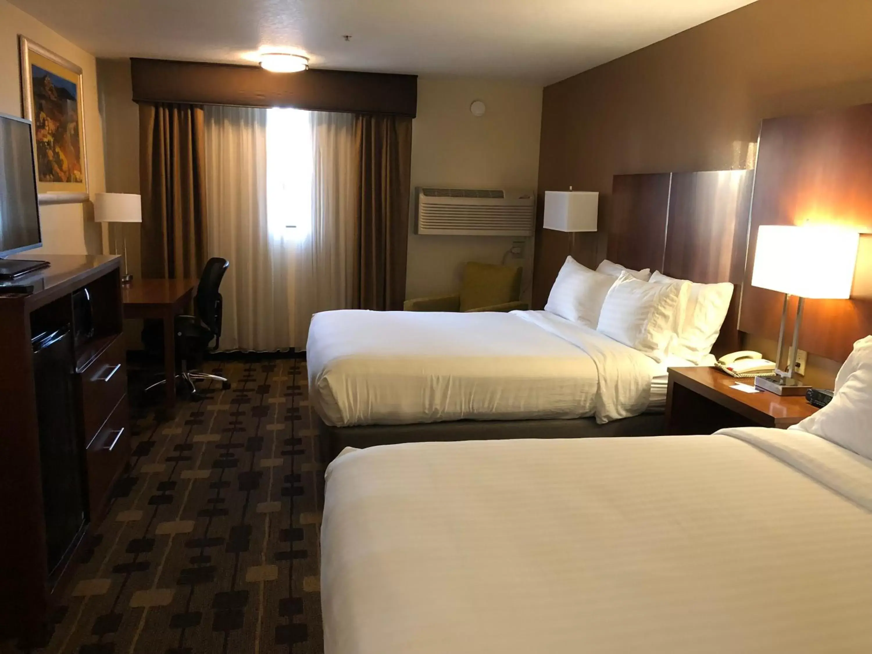 Bedroom, Bed in Holiday Inn Express Corning, an IHG Hotel