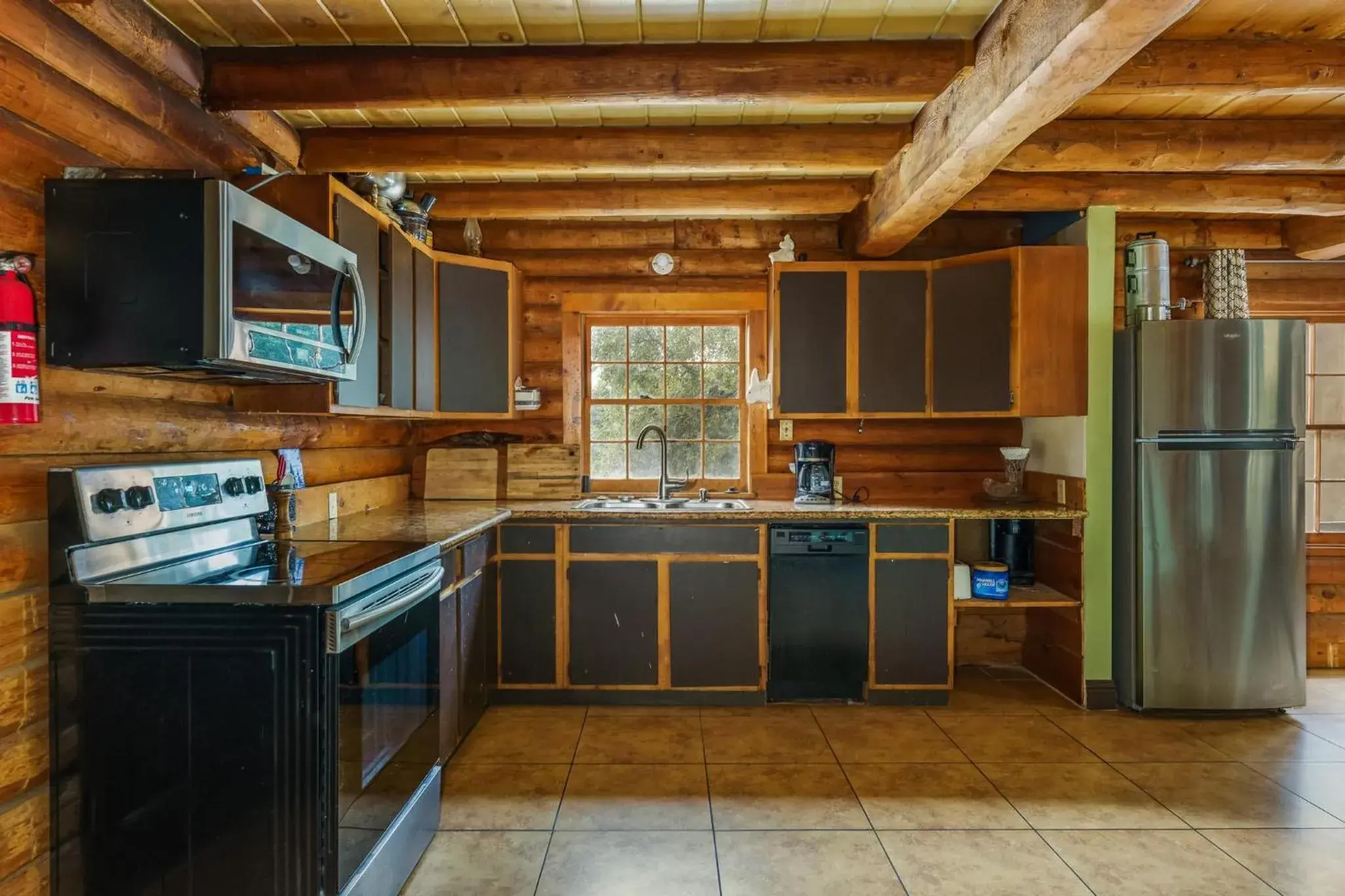 Kitchen/Kitchenette in Mountain Trail Lodge and Vacation Rentals