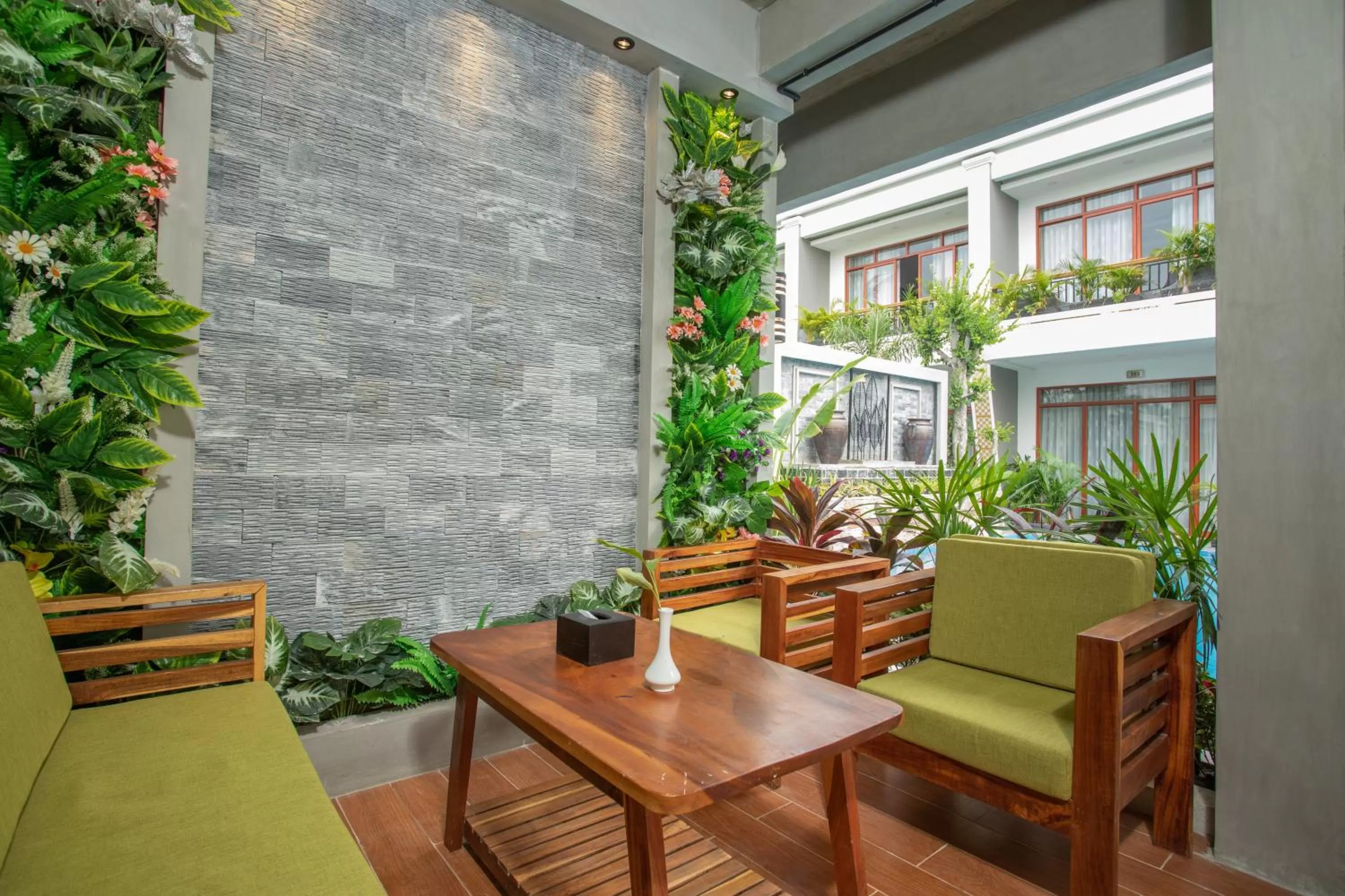 Lounge or bar in Cambana La Riviere Boutique