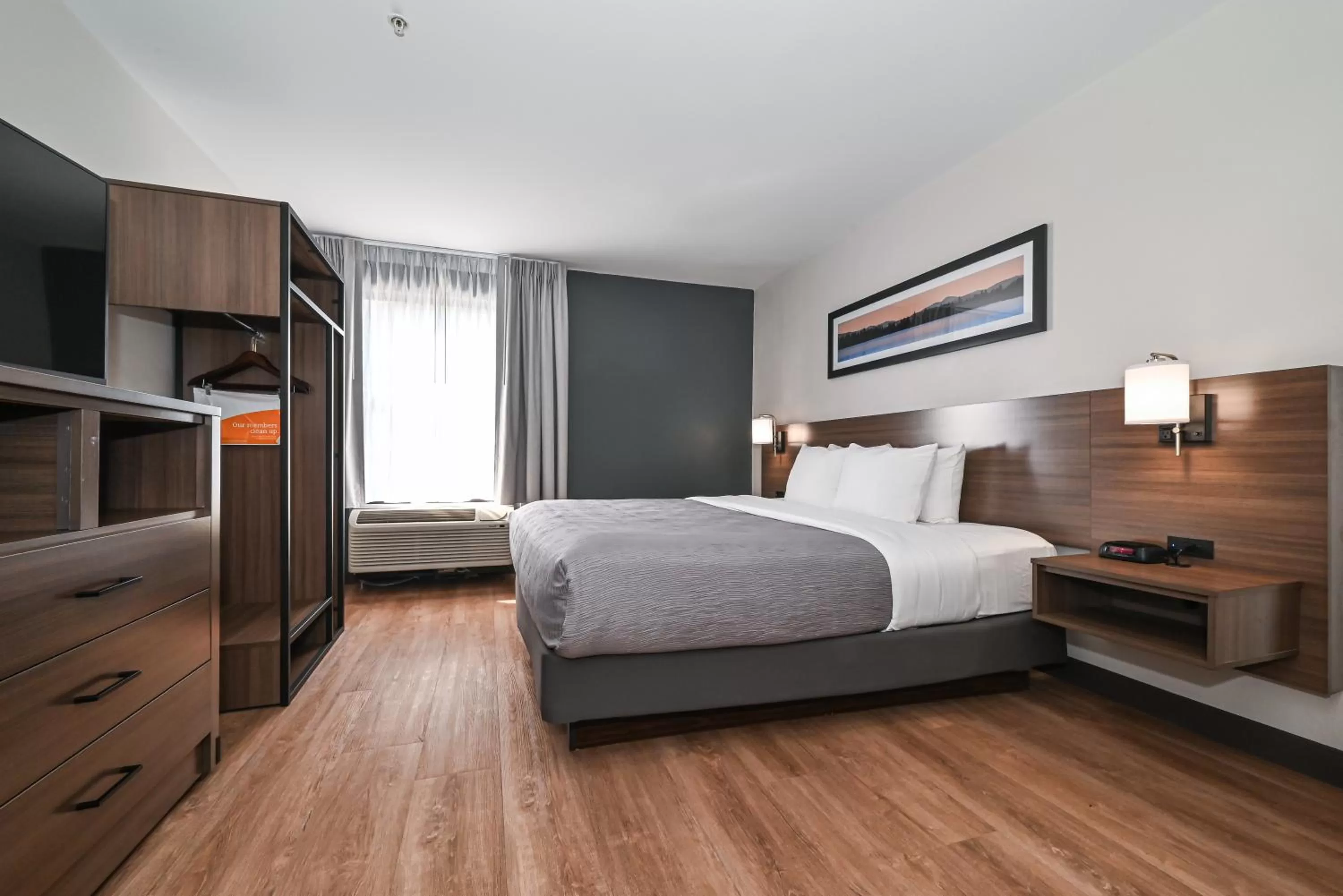 Bed in Quality Inn & Suites Matthews - Charlotte