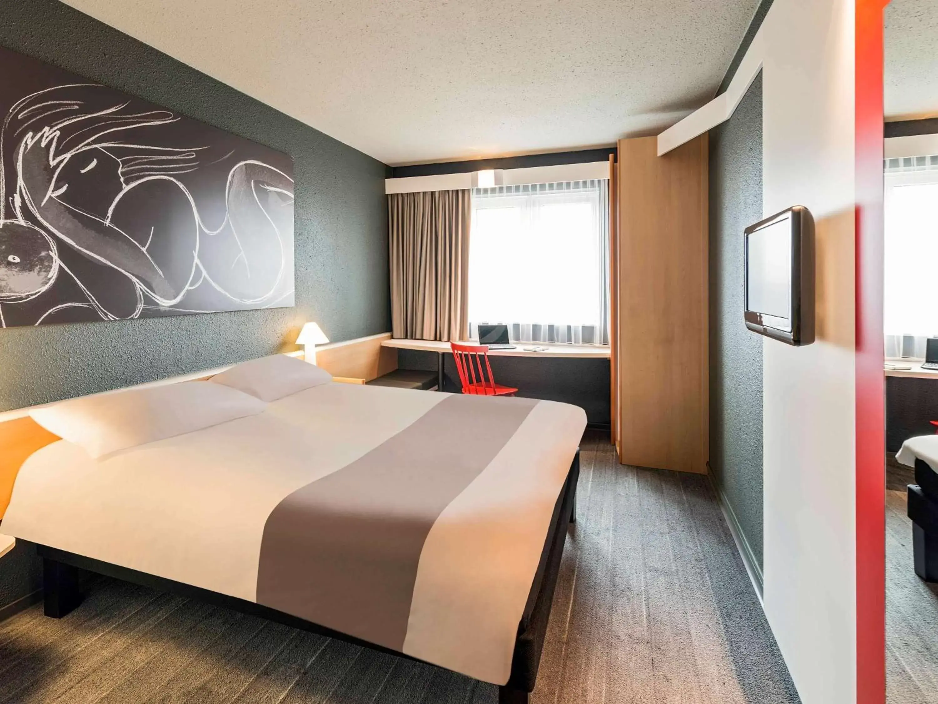 Bedroom, Bed in ibis Hotel Berlin Spandau