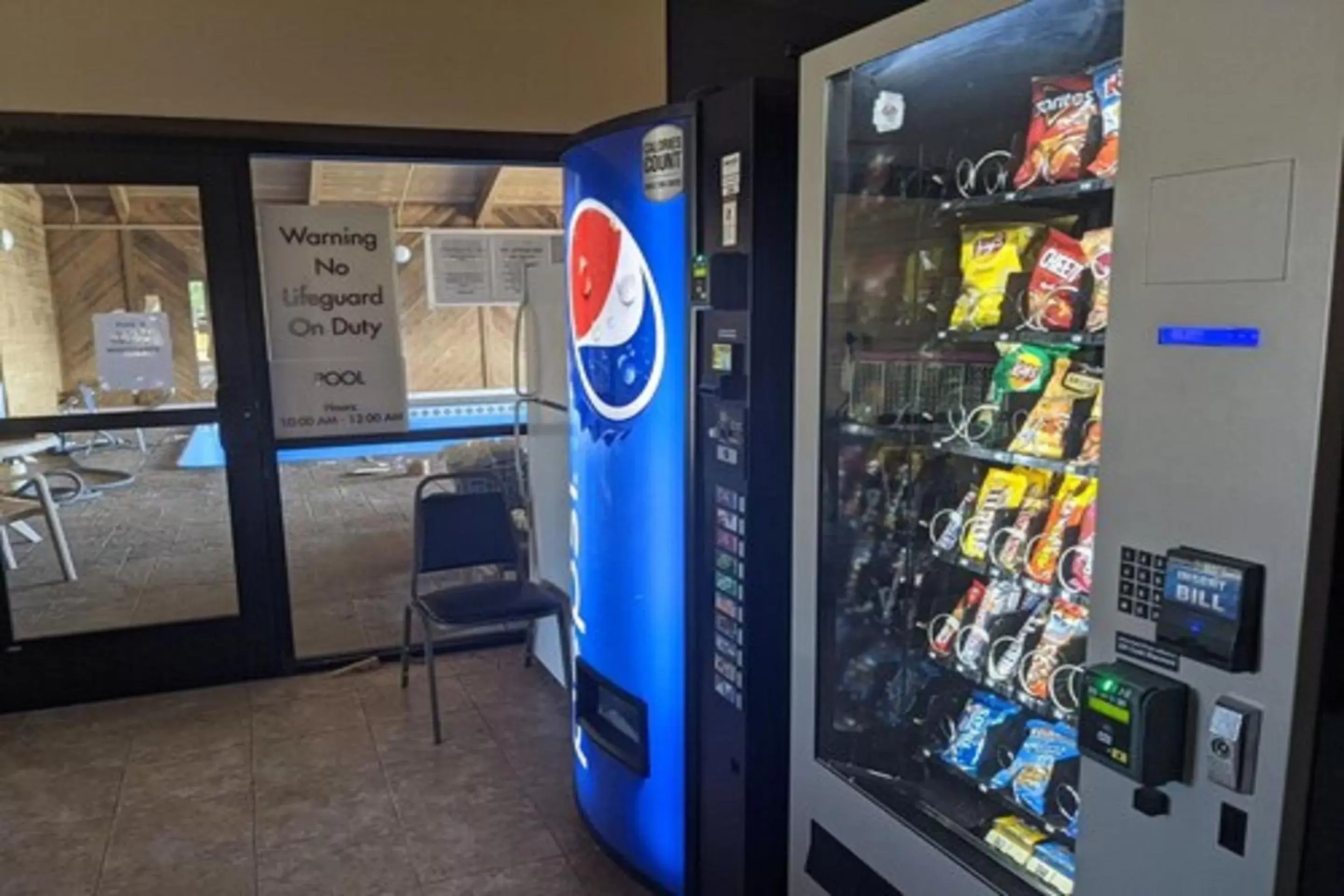 vending machine, Supermarket/Shops in OYO Hotel Redwood Falls near Jackpot Casino