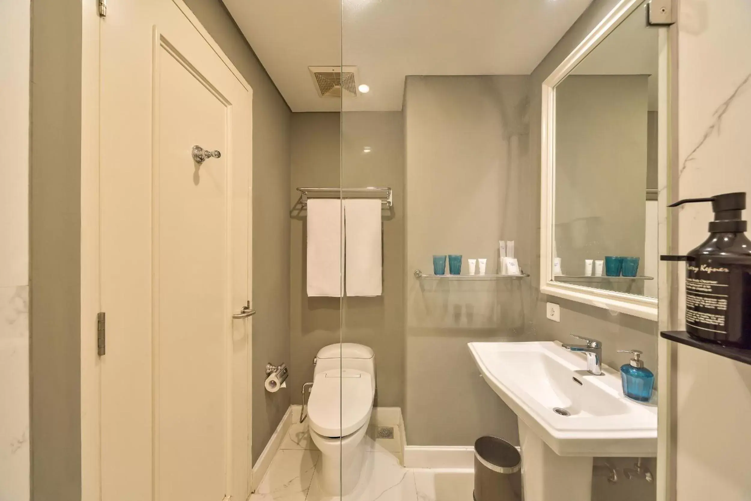 Bathroom in Ashley Sabang Jakarta