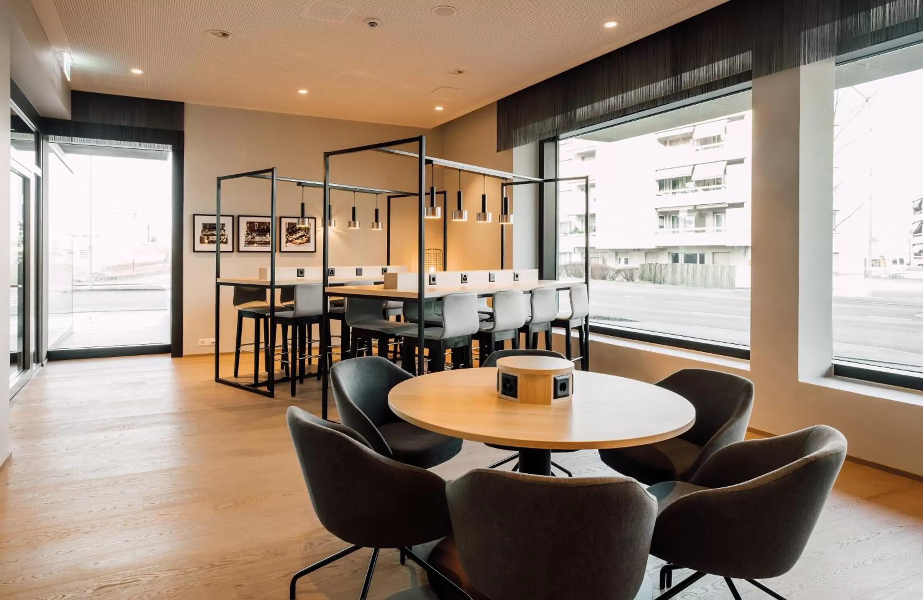 Meeting/conference room, Lounge/Bar in Leonardo Hotel Zurich Airport