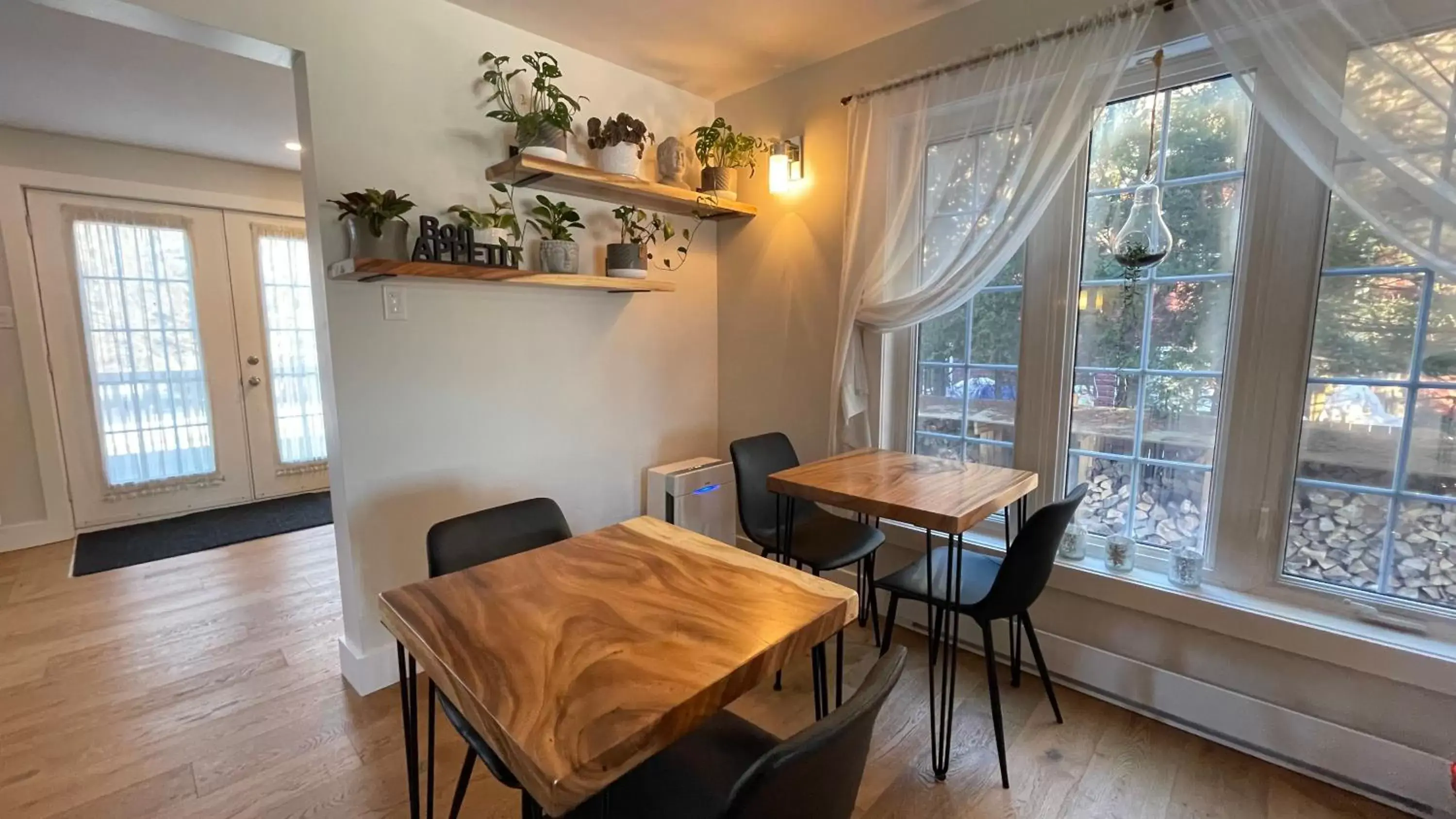 Dining Area in Le Pimbina