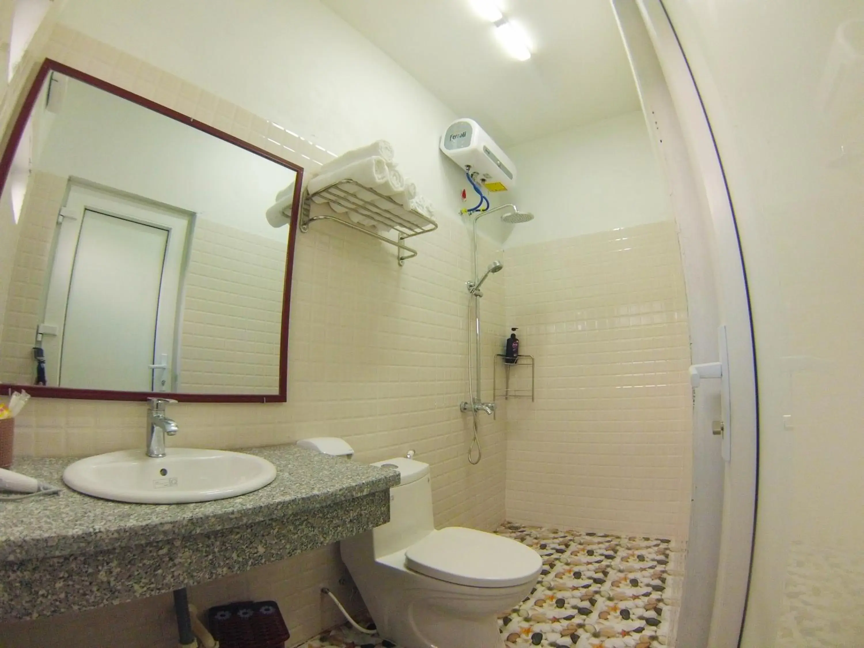 Shower, Bathroom in Tam Coc Victoria Hotel