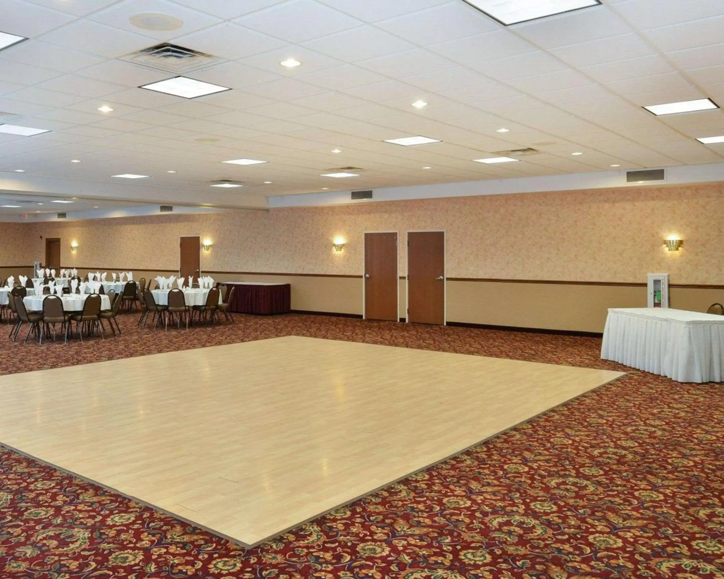 On site, Banquet Facilities in Quality Inn & Suites Fort Madison near Hwy 61