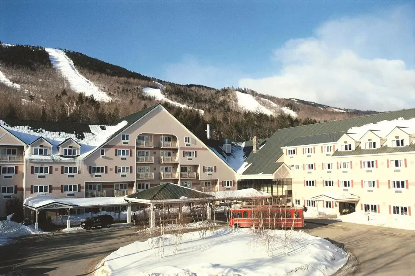 Facade/entrance, Winter in Grand Summit Hotel