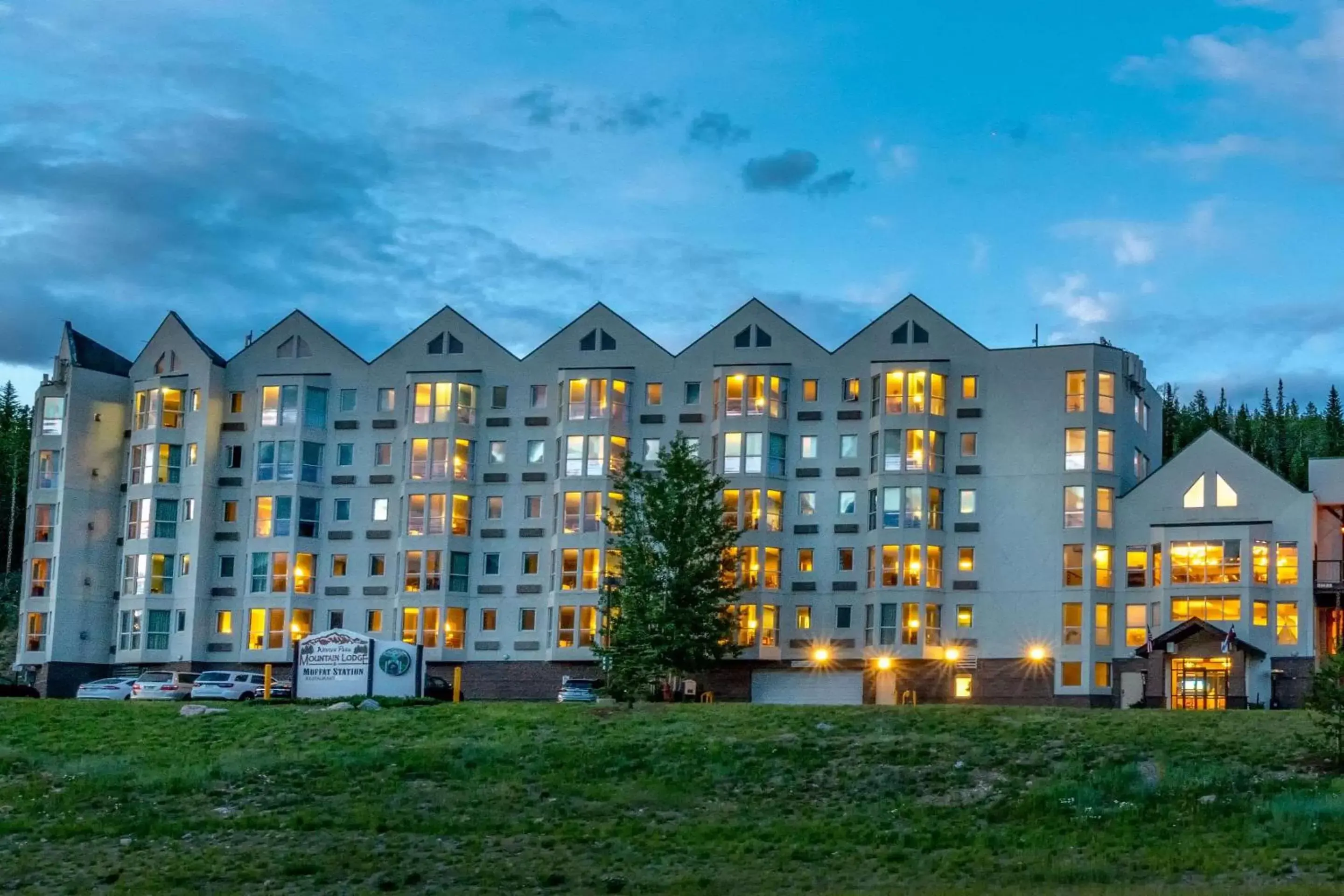 Property building in Winter Park Mountain Lodge Property building in Winter Park Mountain Lodge