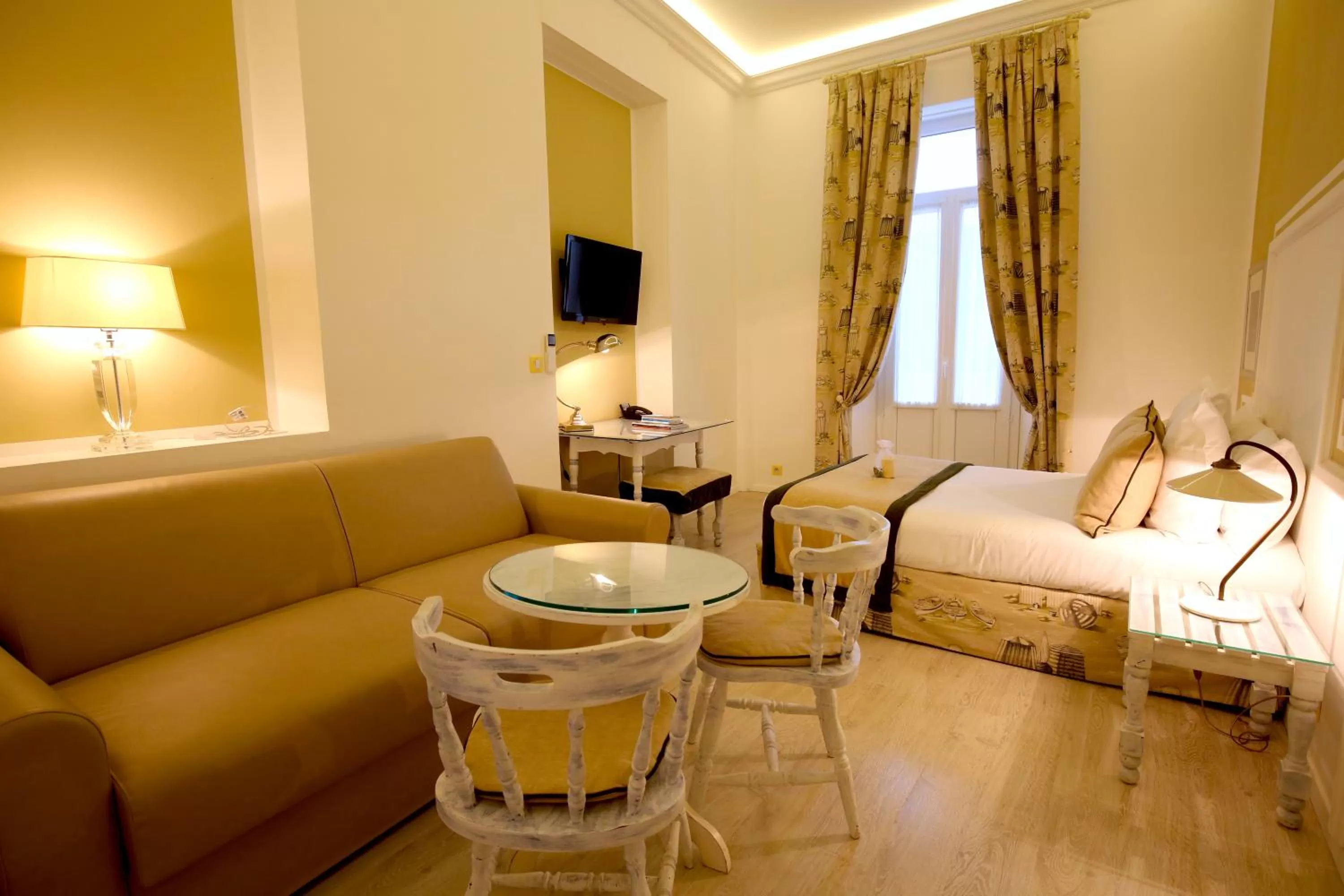 Photo of the whole room, Seating Area in Hotel Royal Bon Repos