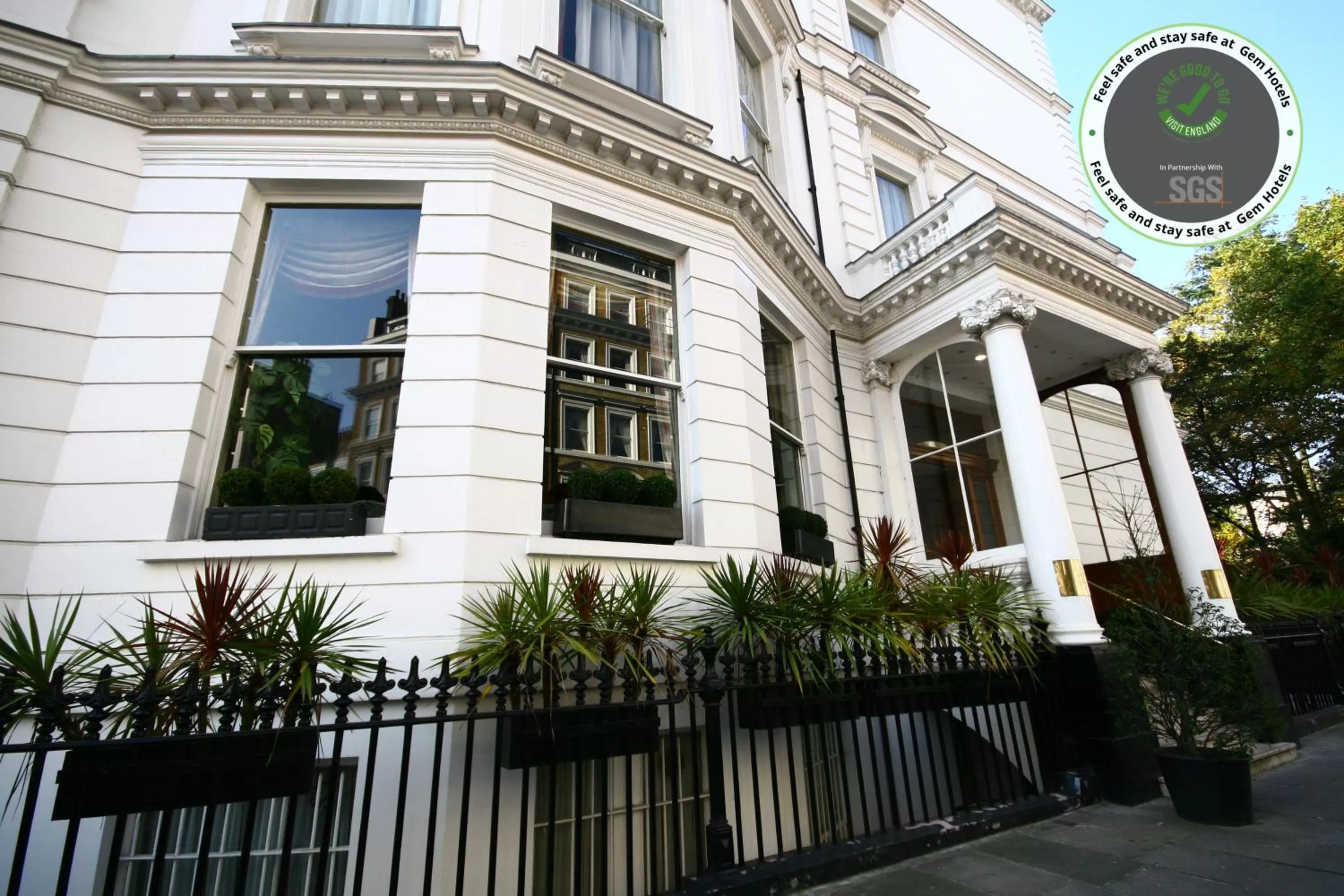 Facade/entrance in Gem Strathmore Hotel