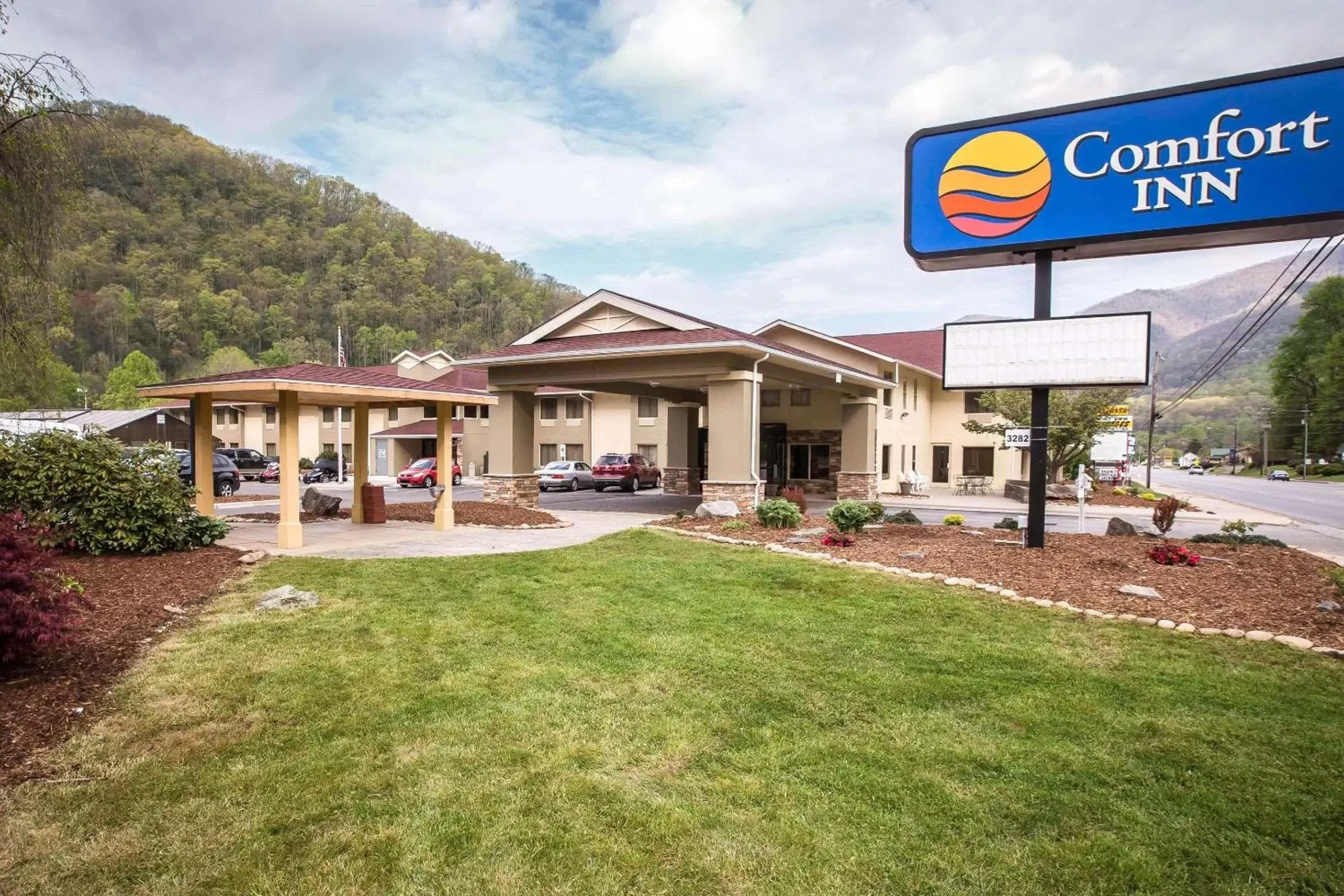 Property Building in Comfort Inn near Great Smoky Mountain National Park