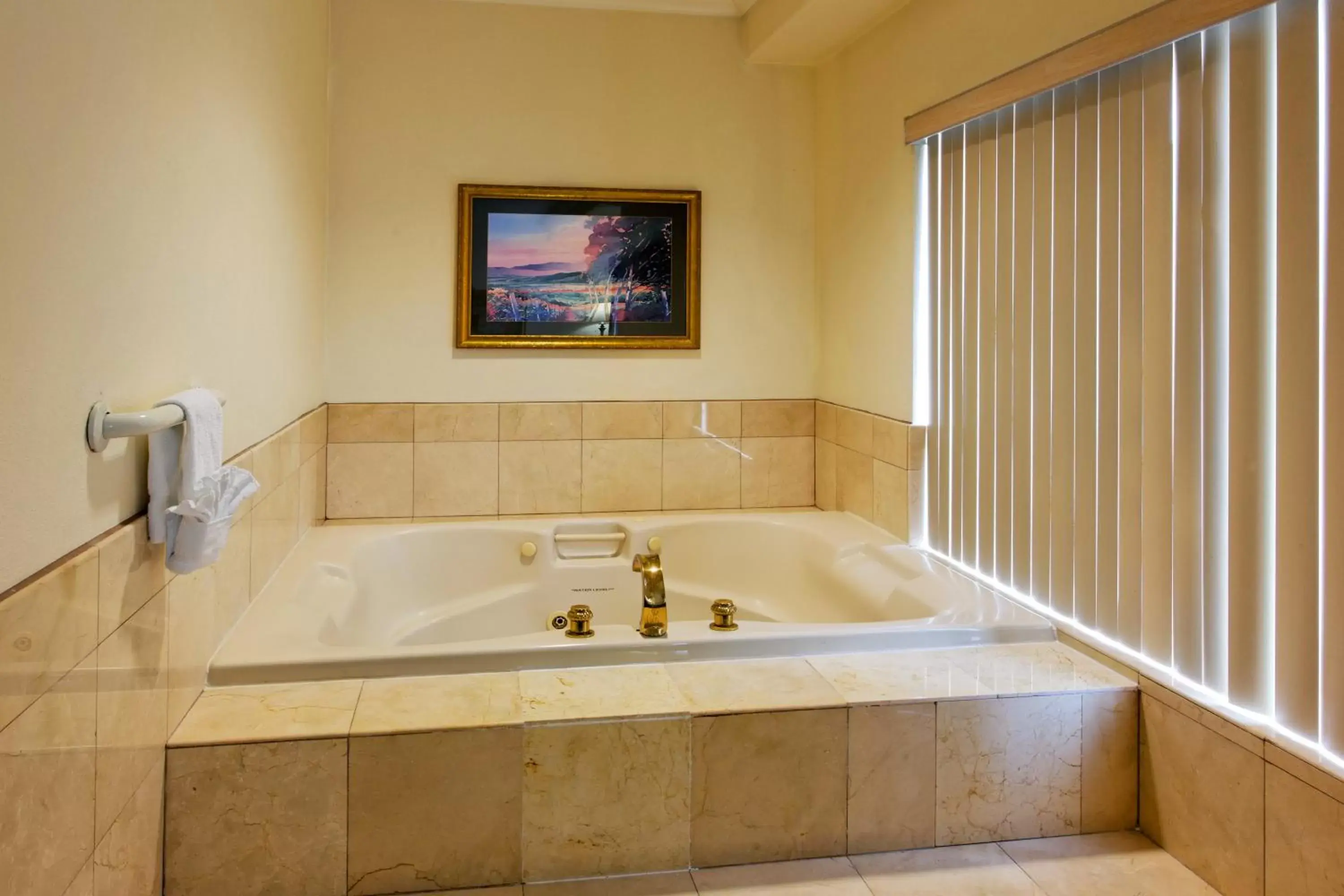 Photo of the whole room, Bathroom in Holiday Inn Express San Pablo - Richmond Area, an IHG Hotel