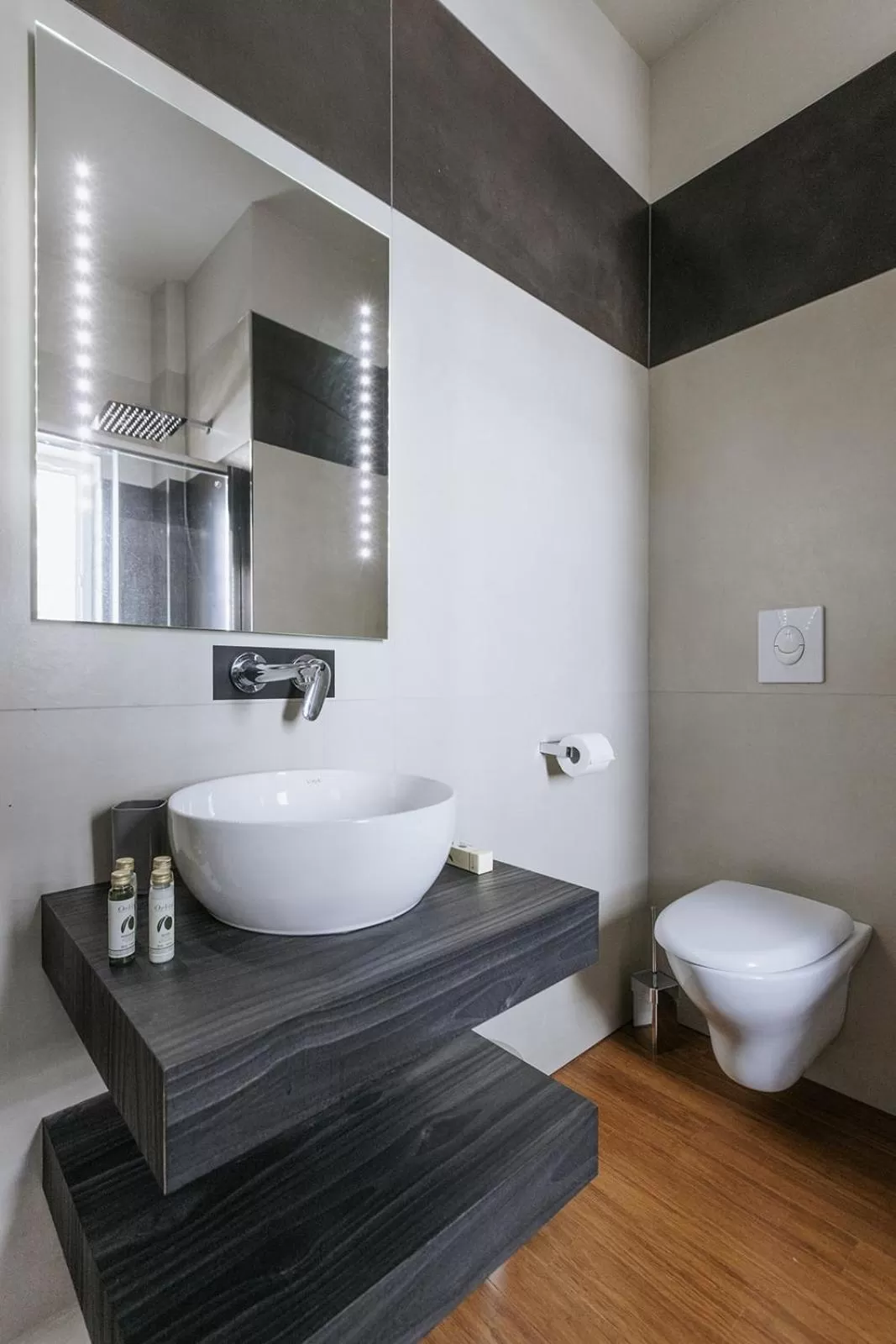 Shower, Bathroom in APULIA BLUE APARTEMENTS & B&B