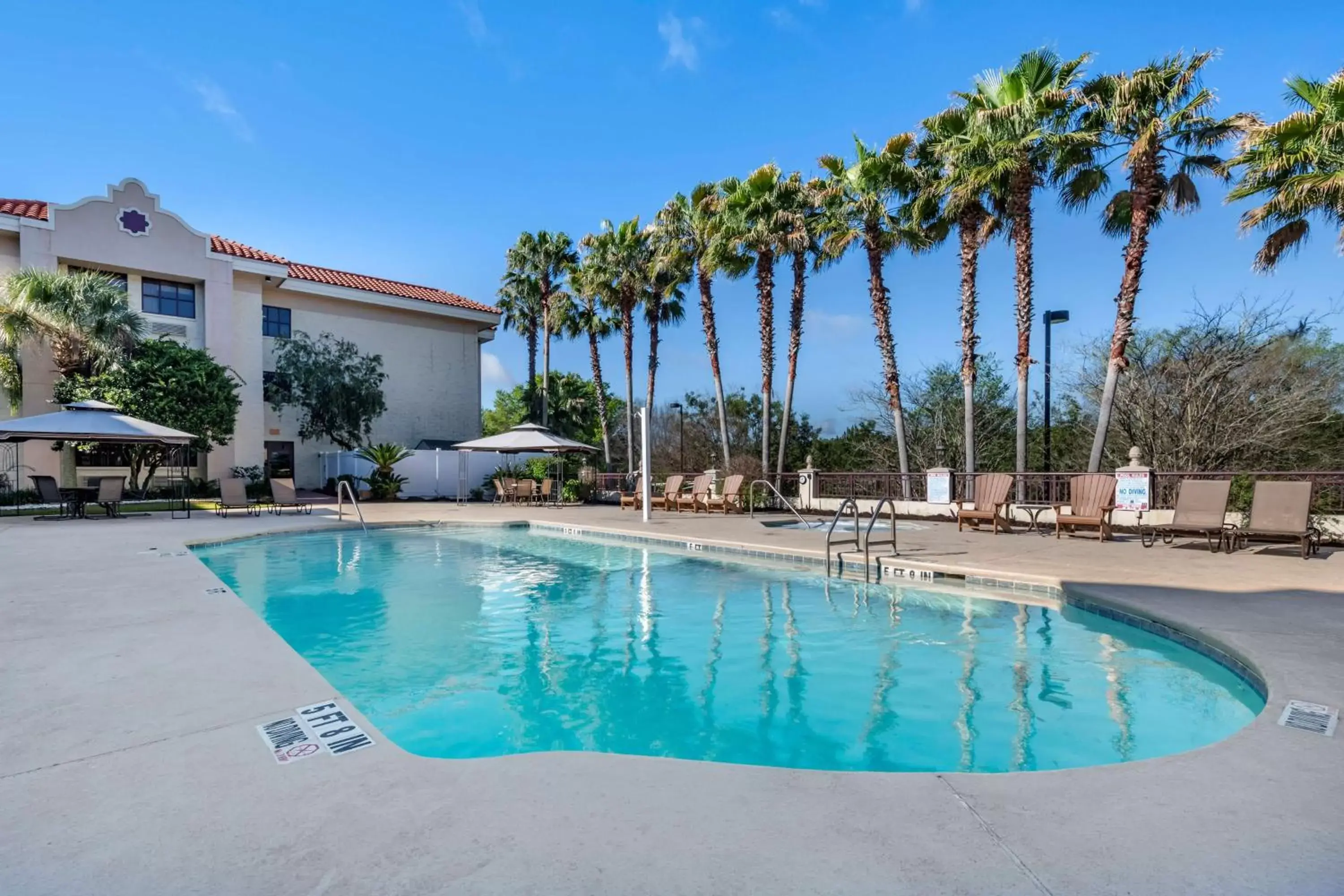 Pool view, Swimming Pool in Best Western Gateway Grand