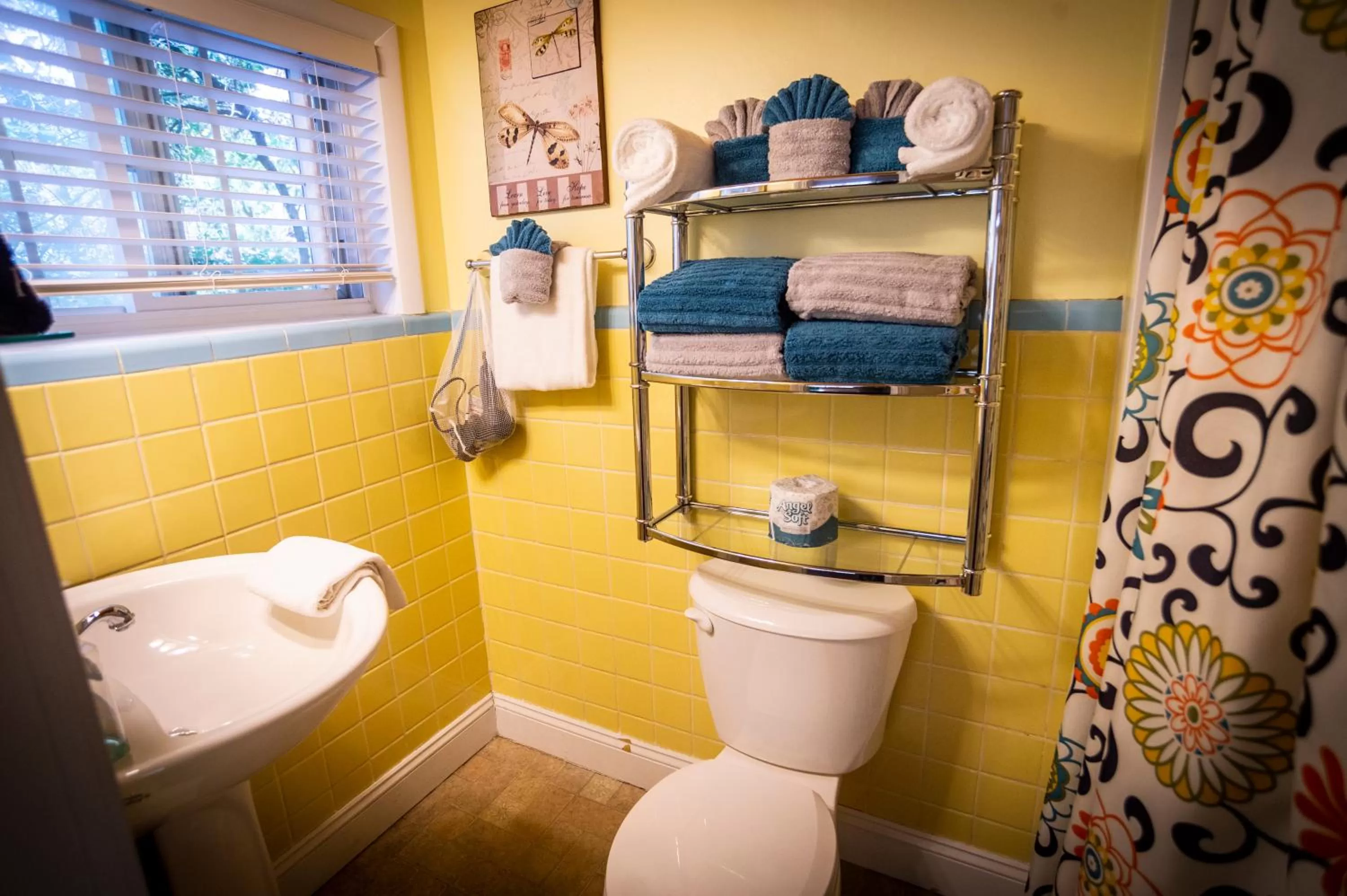 Toilet, Bathroom in Sherwood Court Cottages
