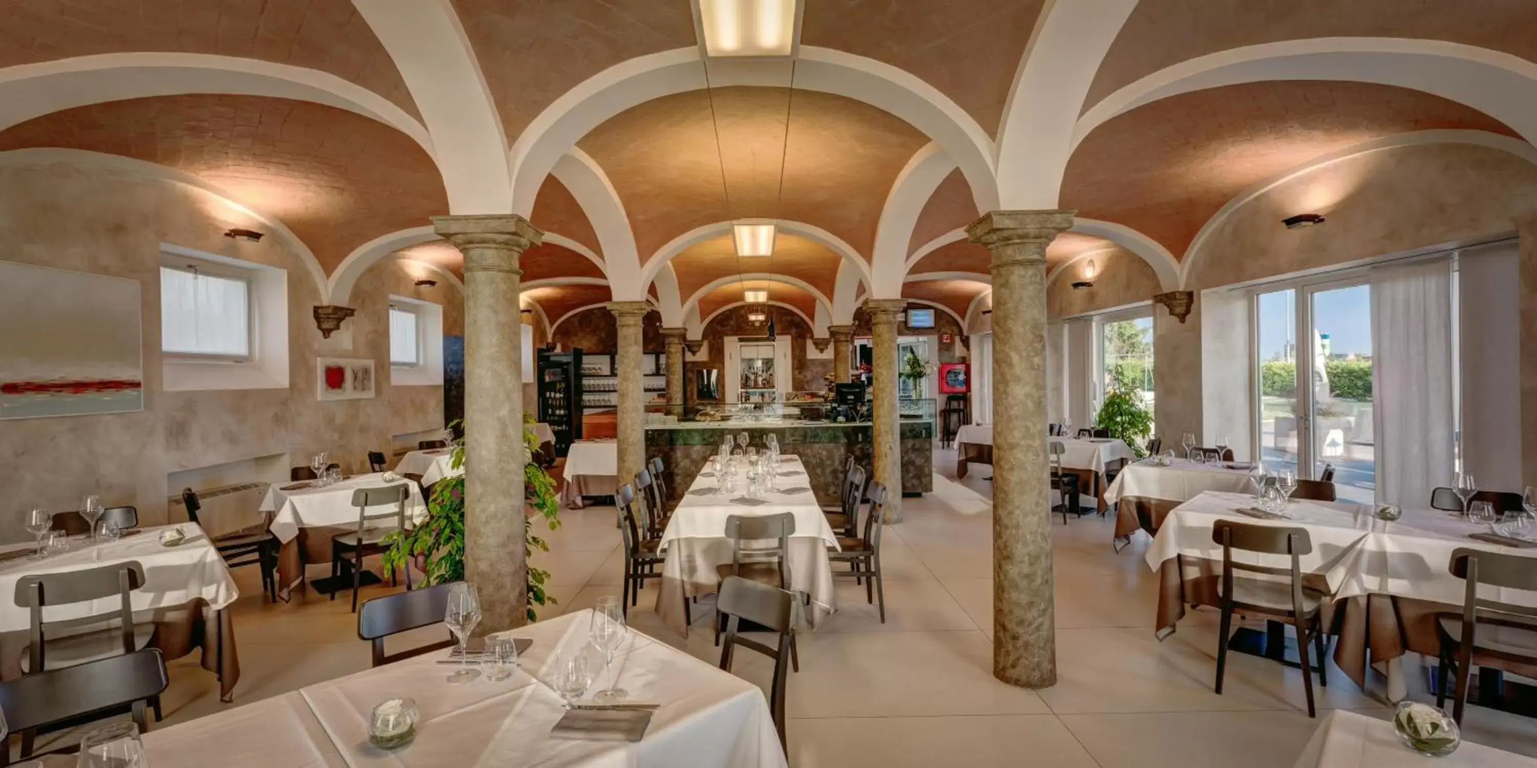 Restaurant/Places to Eat in Hotel Forlanini 52