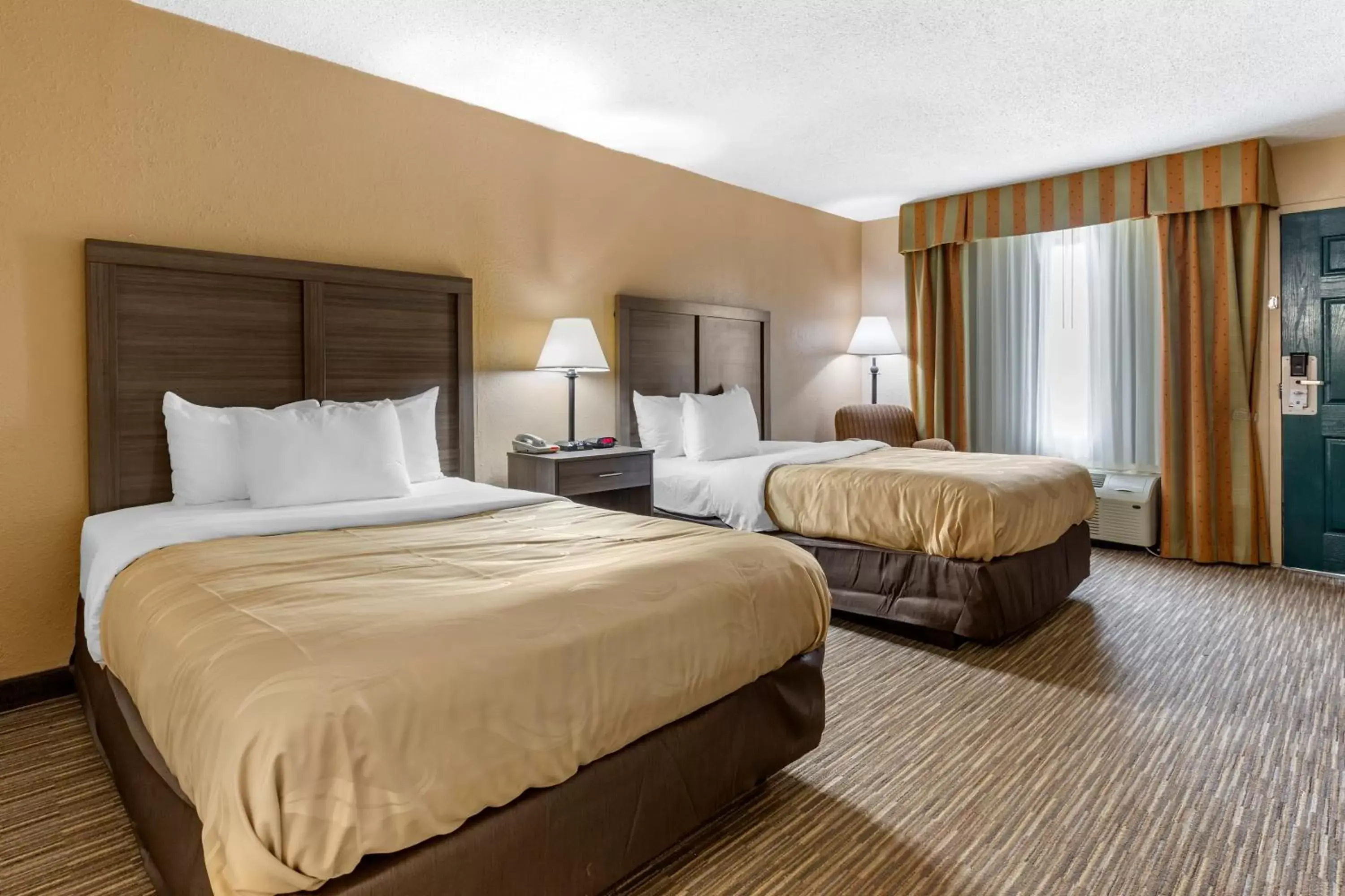 Photo of the whole room, Bed in Quality Inn & Suites Hanes Mall