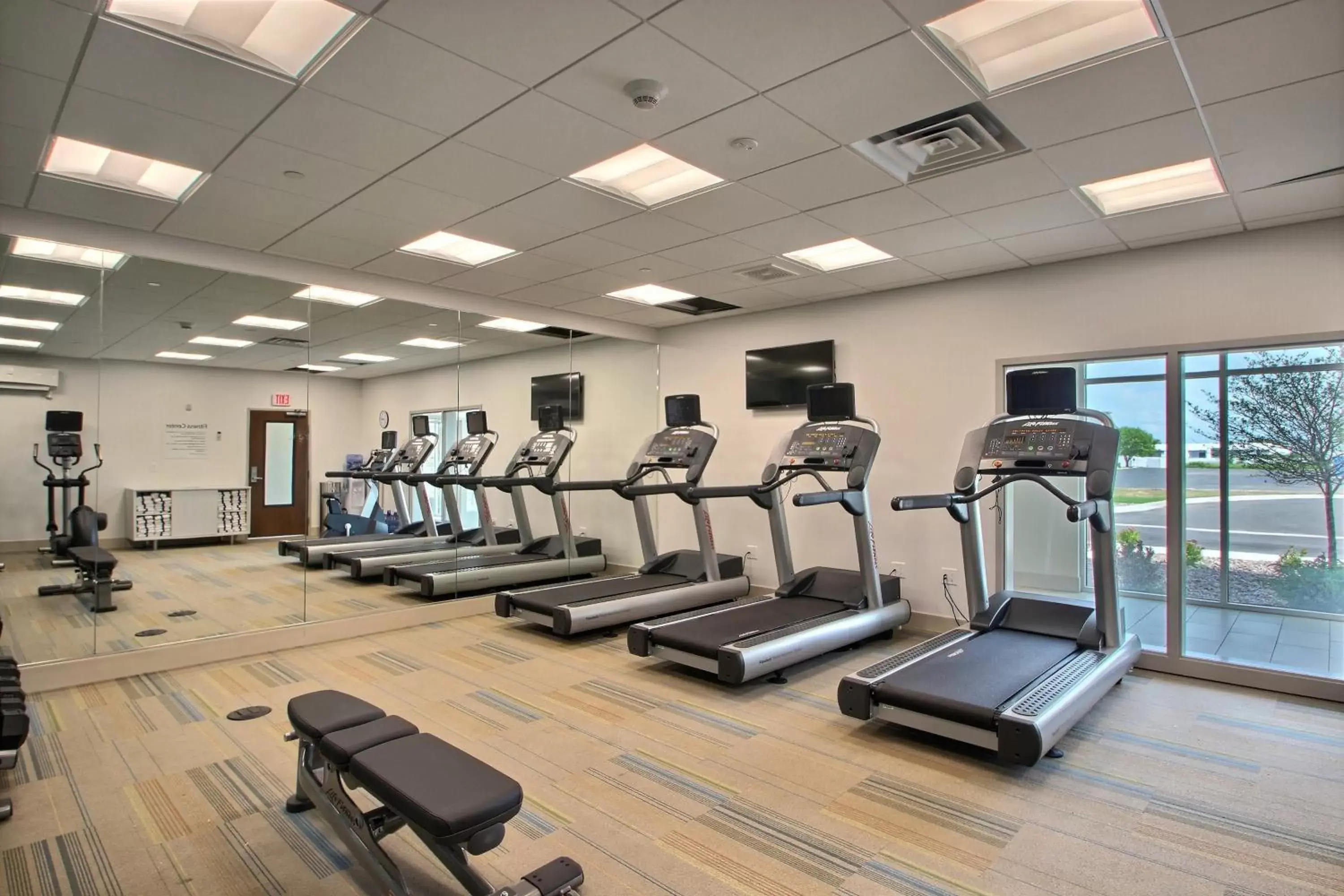 Spa and wellness centre/facilities, Fitness Center/Facilities in Holiday Inn Express & Suites Fond Du Lac, an IHG Hotel