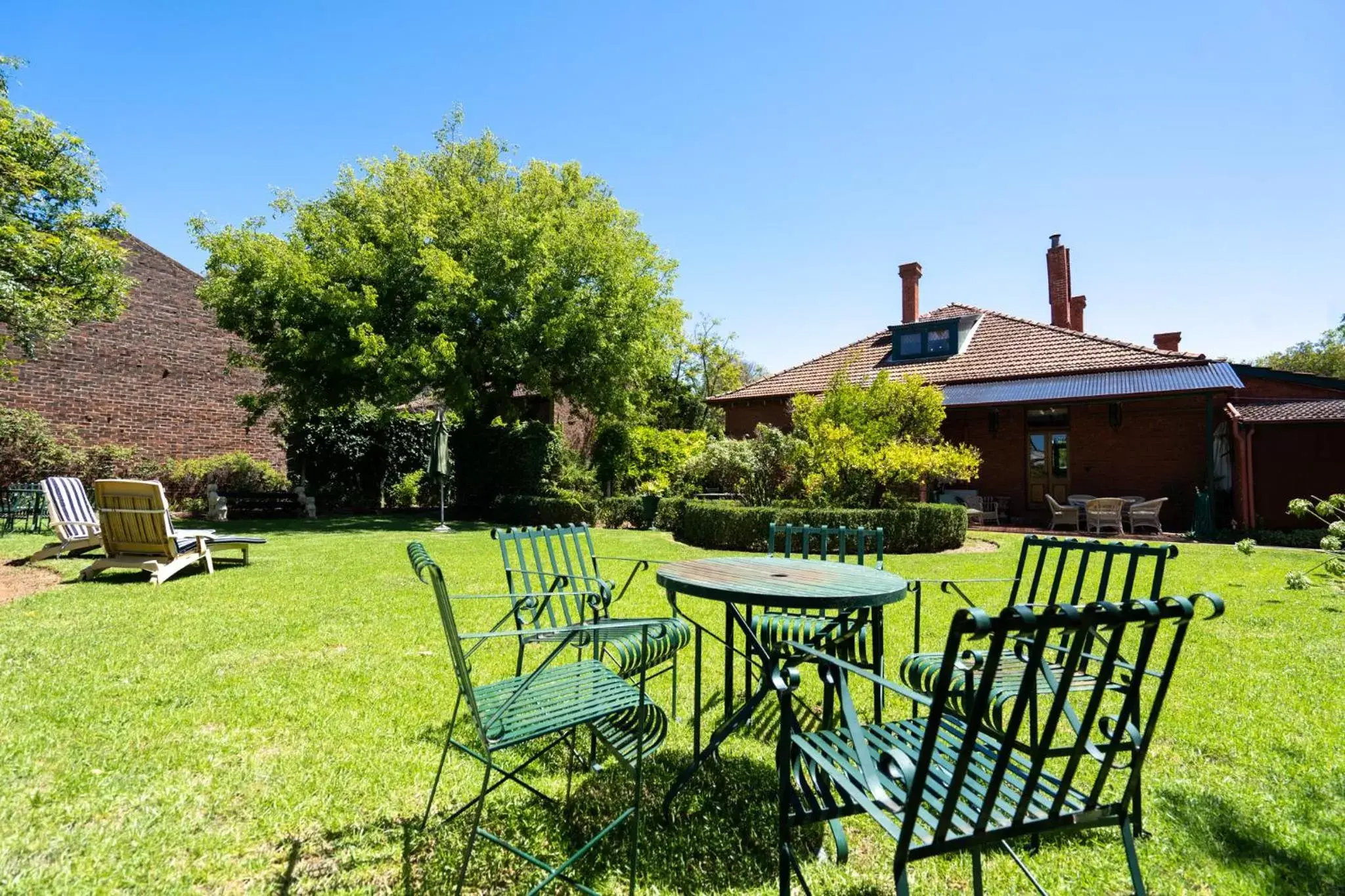 Property building, Garden in Buxton Manor