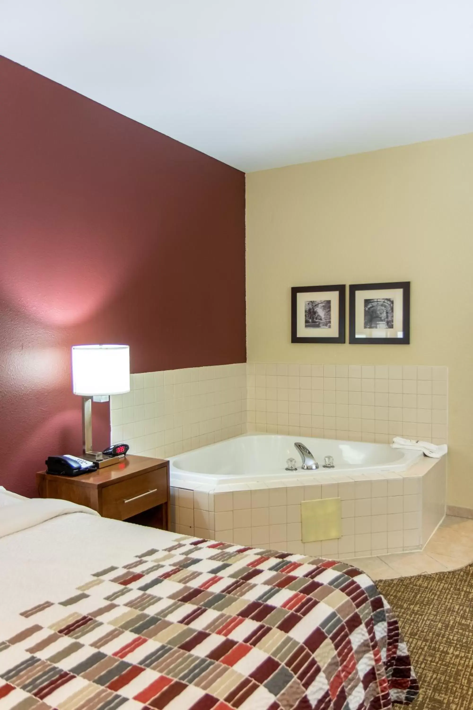 Spa and wellness centre/facilities in Red Roof Inn Newport News - Yorktown