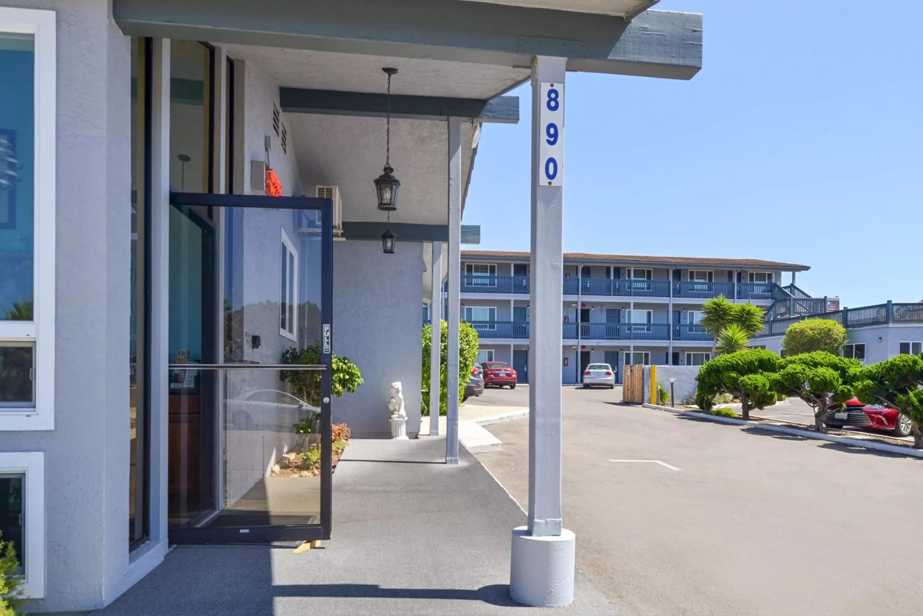 Property building in Pacific Shores Inn - Morro Bay