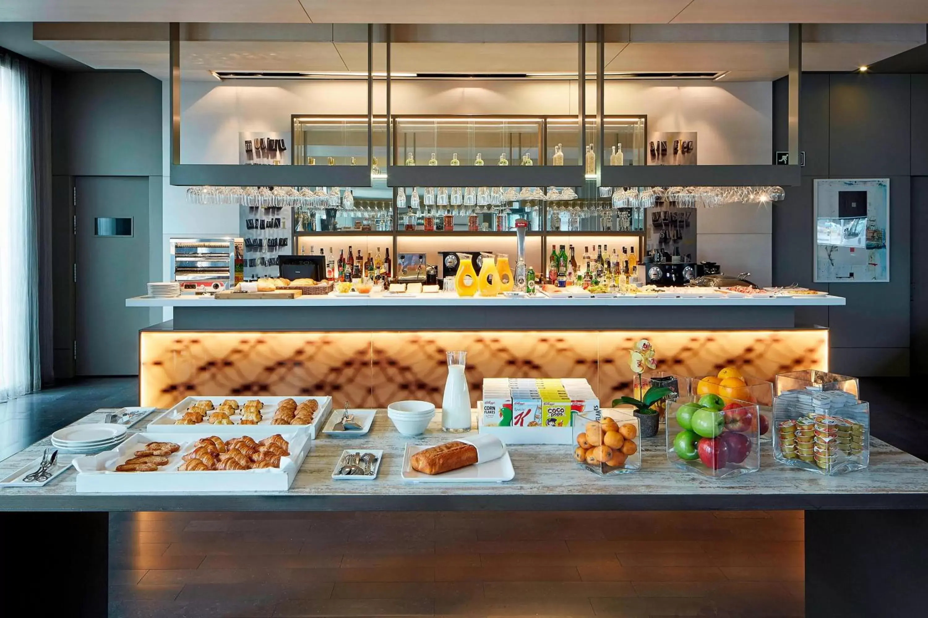 Breakfast, Lounge/Bar in AC Hotel Sants by Marriott