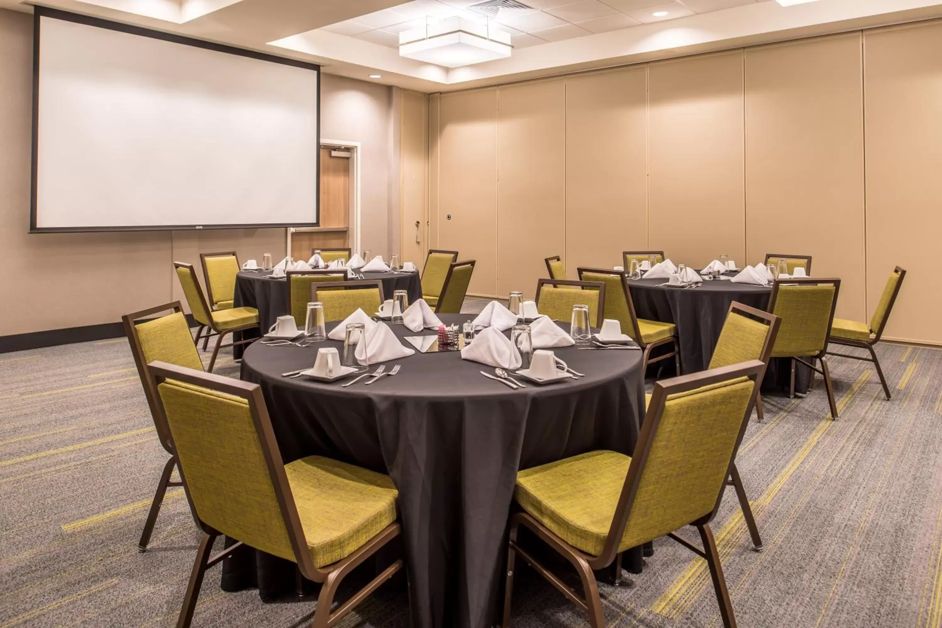 Banquet/Function facilities, Restaurant/Places to Eat in Holiday Inn Joplin, an IHG Hotel