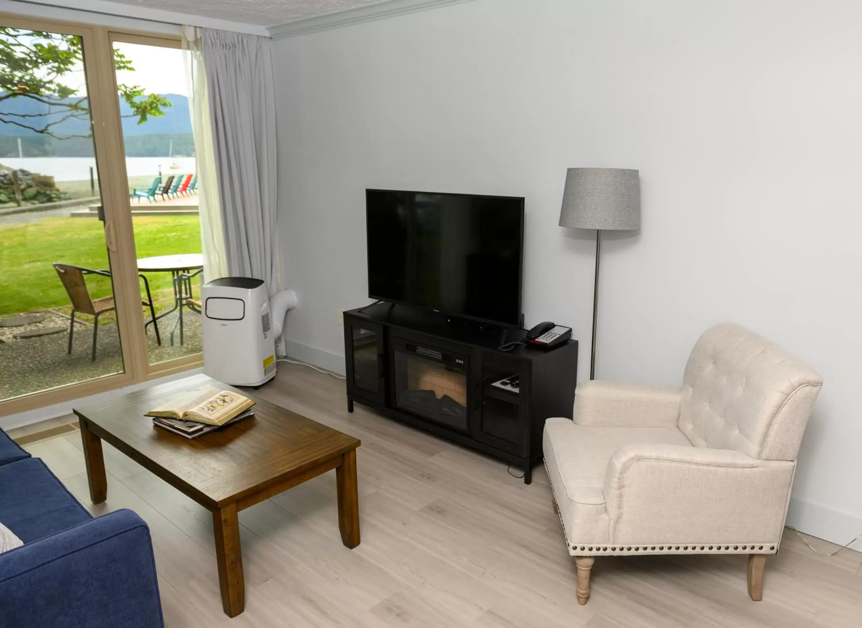 TV and multimedia, Seating Area in Oceanfront Suites at Cowichan Bay