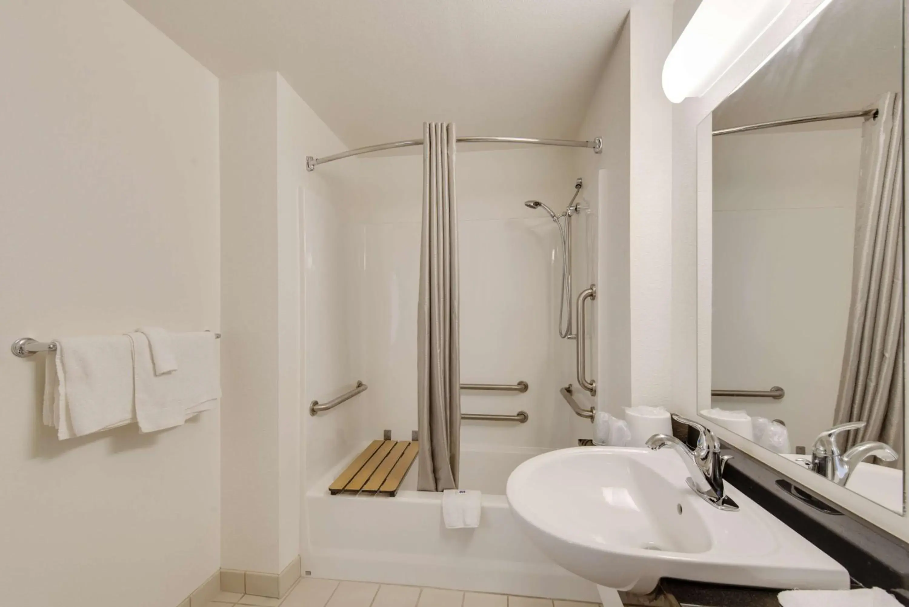 Standard King Room - Non-Smoking in Motel 6 Virginia Beach Standard King Room - Non-Smoking in Motel 6 Virginia Beach