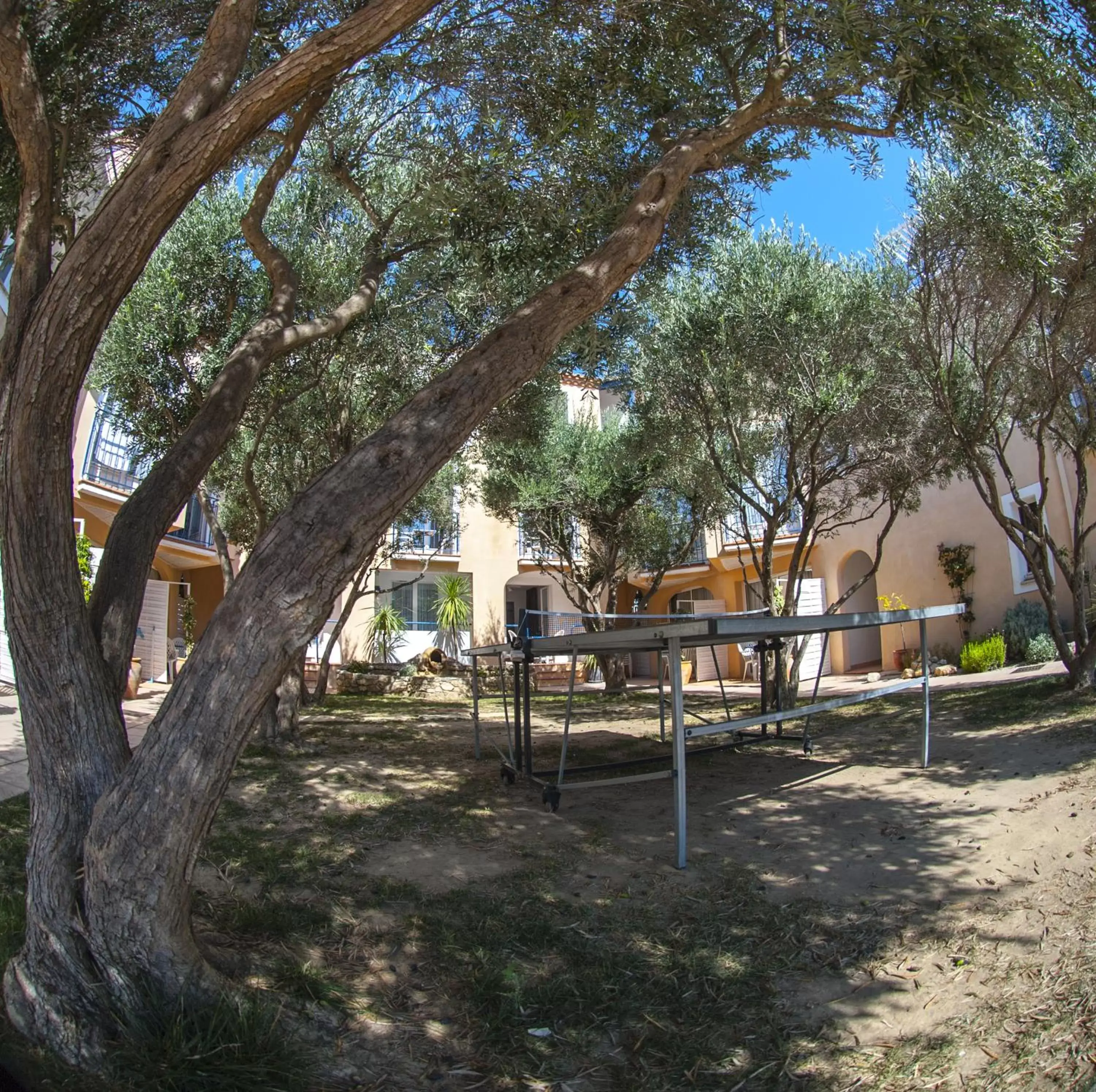 Patio in Hôtel Le Leukos