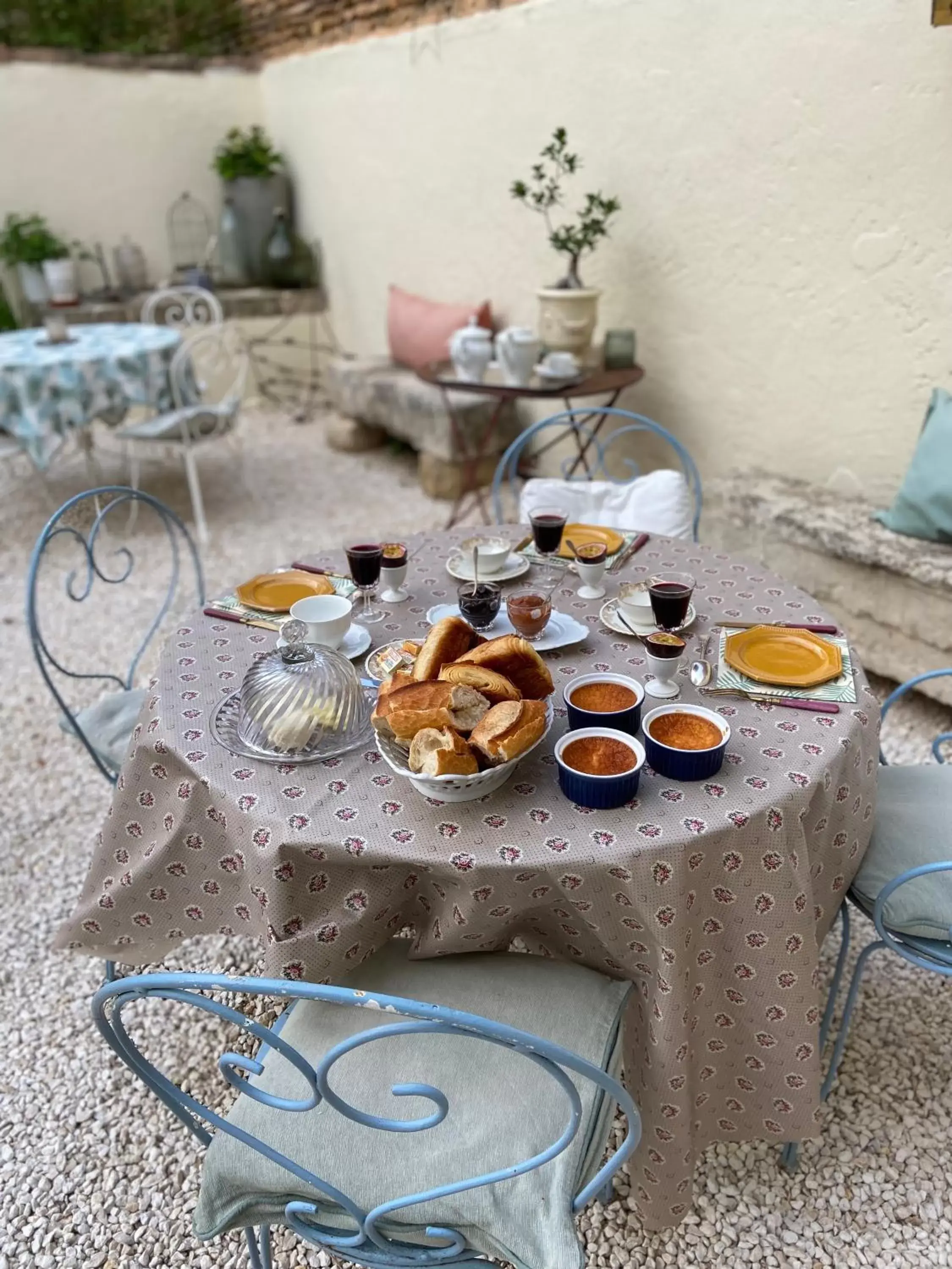 Patio in Maison 1823 - Suites de charme à Garons