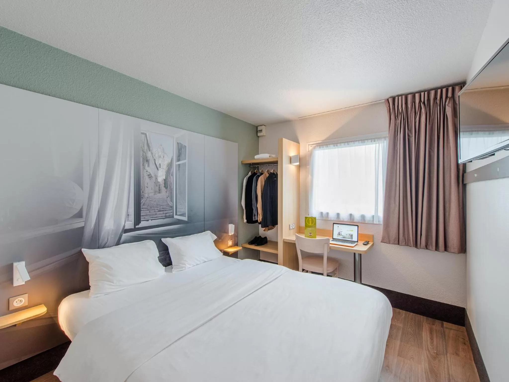 Photo of the whole room, Bed in B&B HOTEL Blois Sud Vineuil