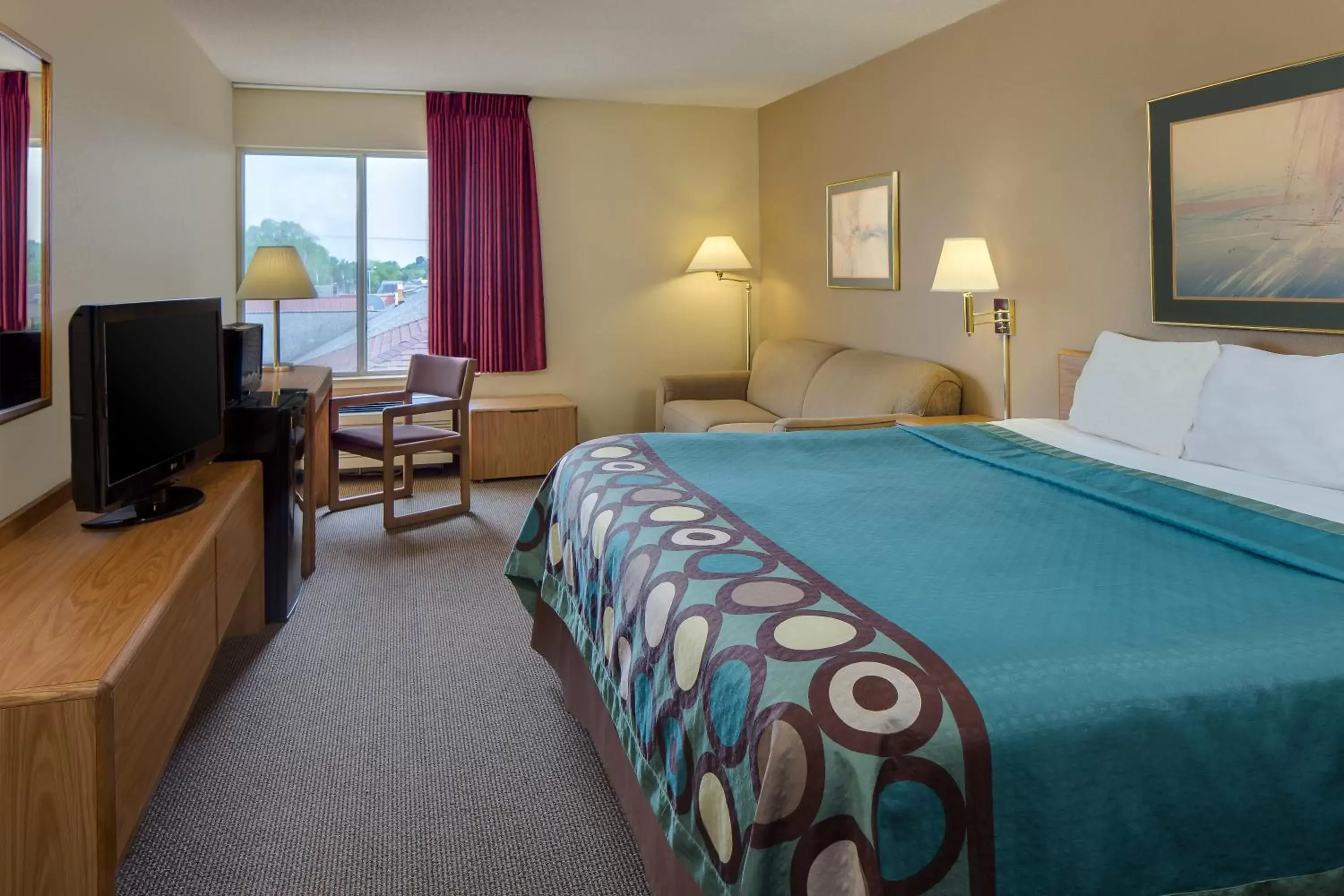 Photo of the whole room, Bed in Super 8 by Wyndham Menomonie WI