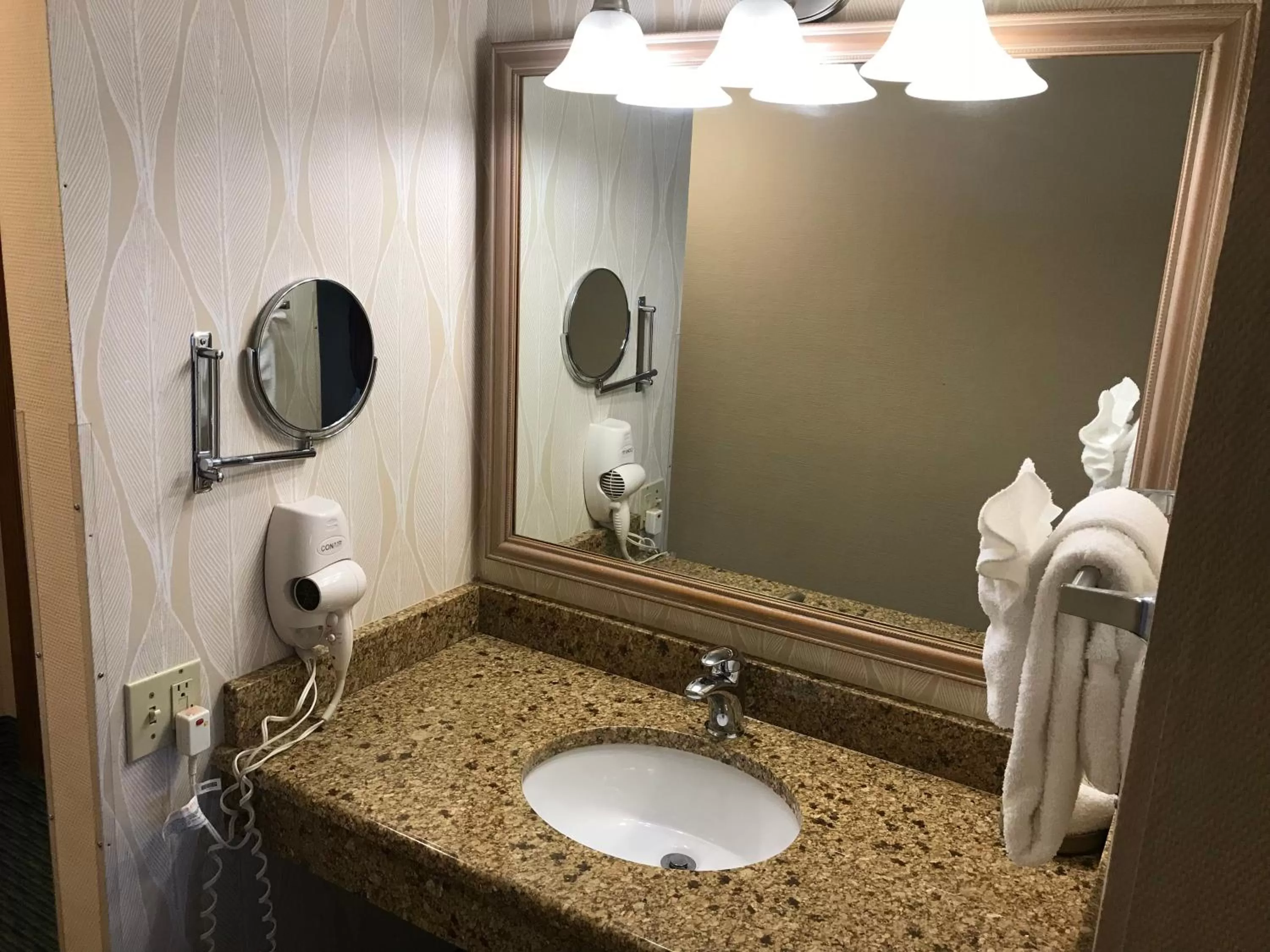 Bathroom in Sun Viking Lodge - Daytona Beach