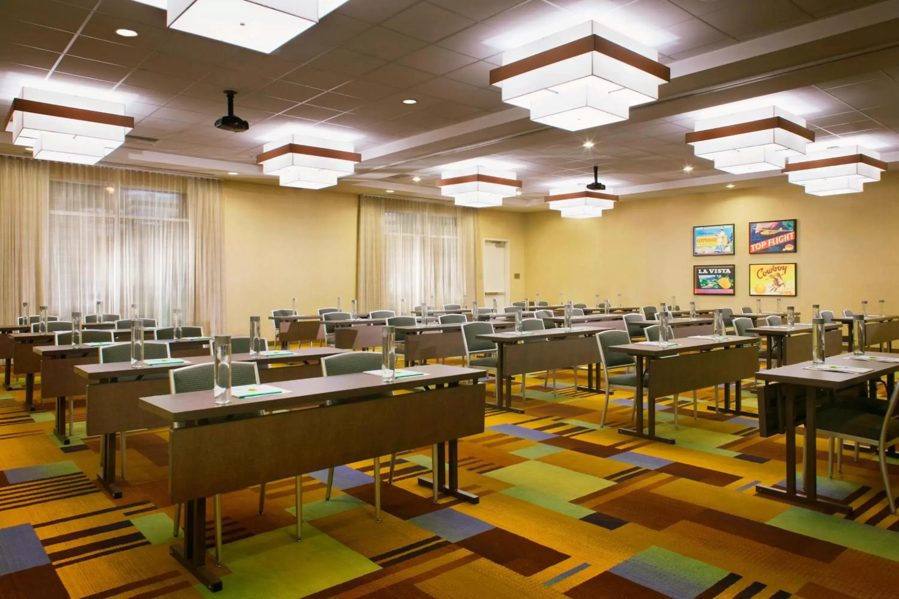 Meeting/conference room, Restaurant/Places to Eat in Fairfield Inn & Suites by Marriott Tustin Orange County