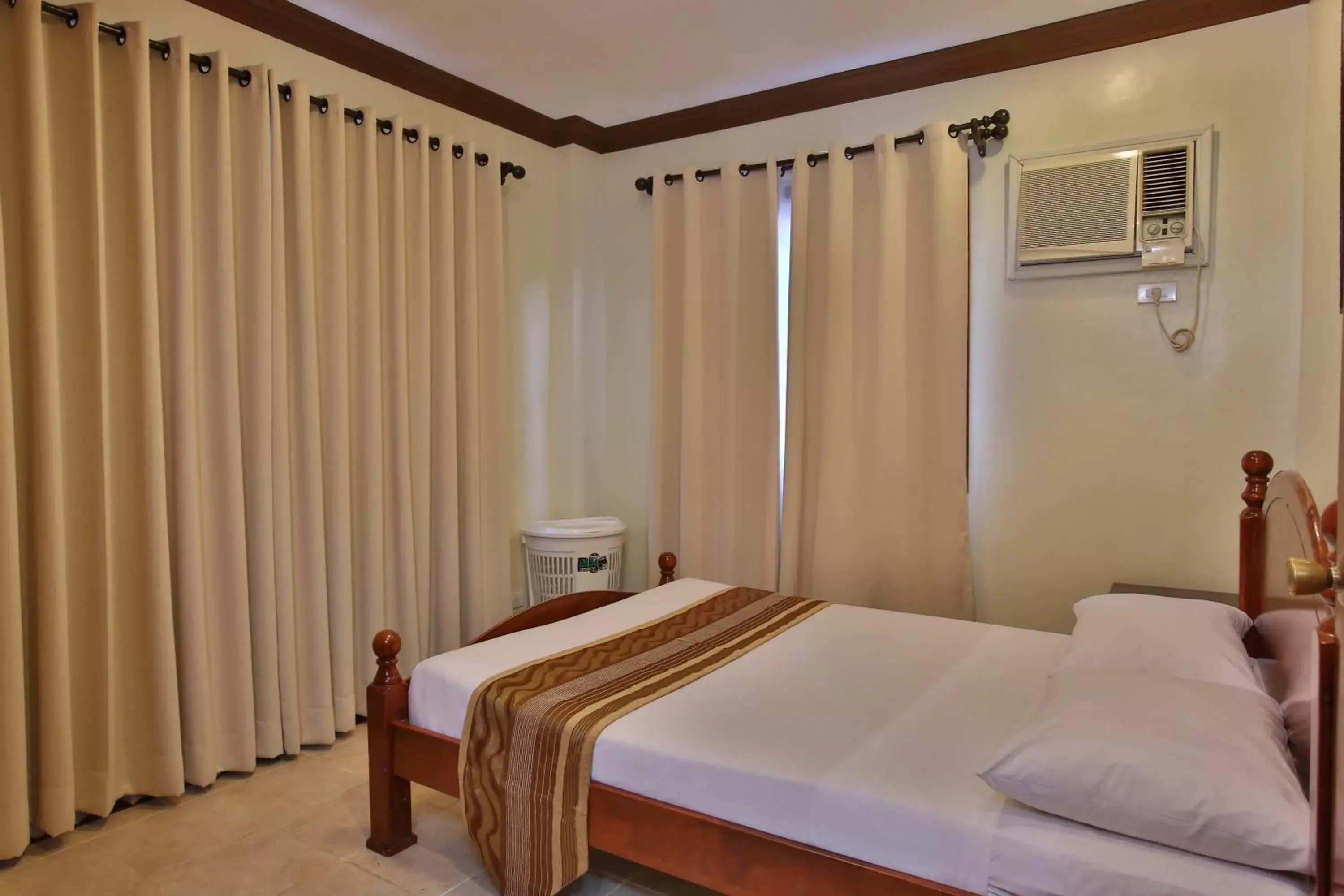 Bed in Crown Regency Suites Mactan